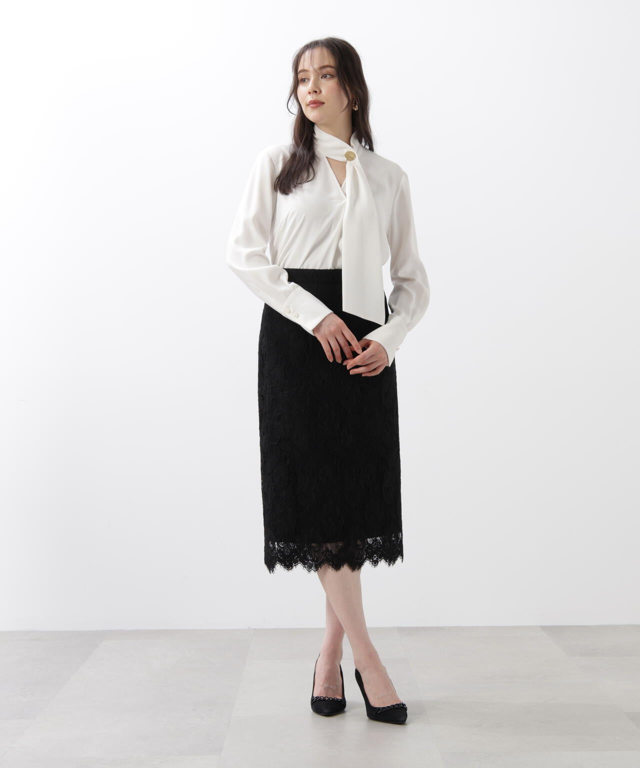 【美品】PINKY & DIANNE ハトメアクセントボウタイブラウス 長袖 黒 値下【美品】PINKY & DIANNE ハトメアクセントボウタイブラウス