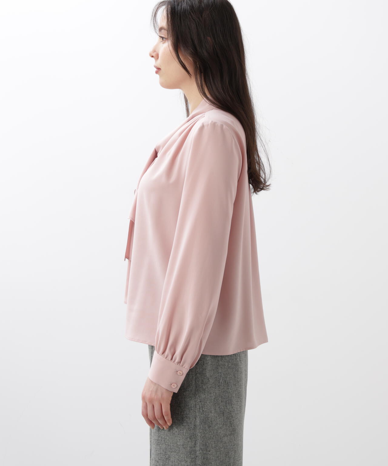 ［WEB/店舗限定カラー］ラッフルアクセントボウタイブラウス