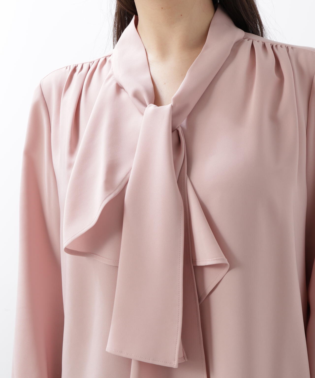 ［WEB/店舗限定カラー］ラッフルアクセントボウタイブラウス