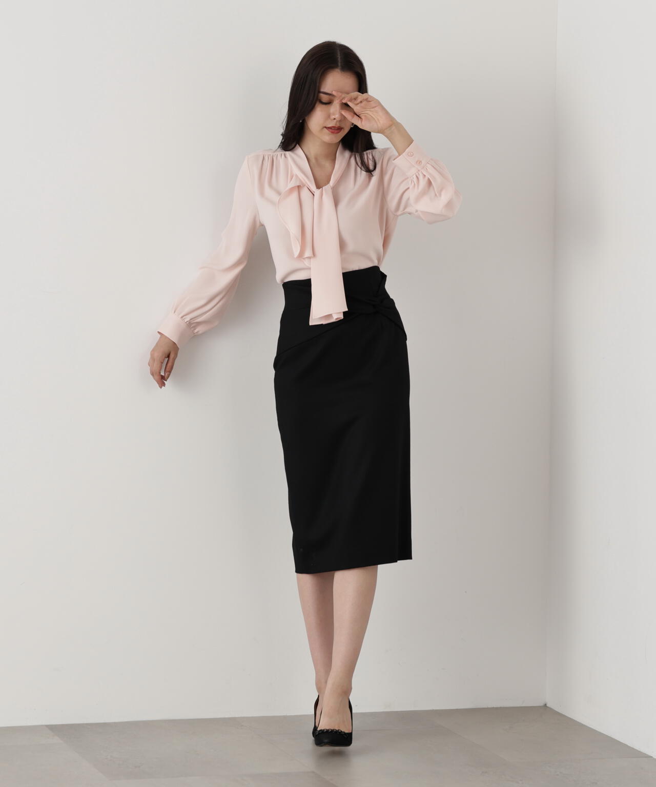 ［WEB/店舗限定カラー］ラッフルアクセントボウタイブラウス