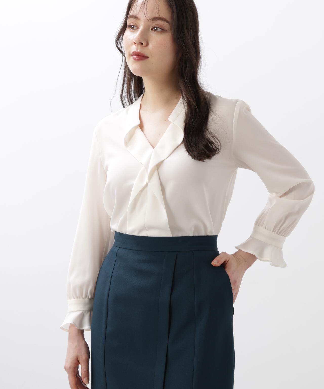 バンドカラーラッフルブラウス