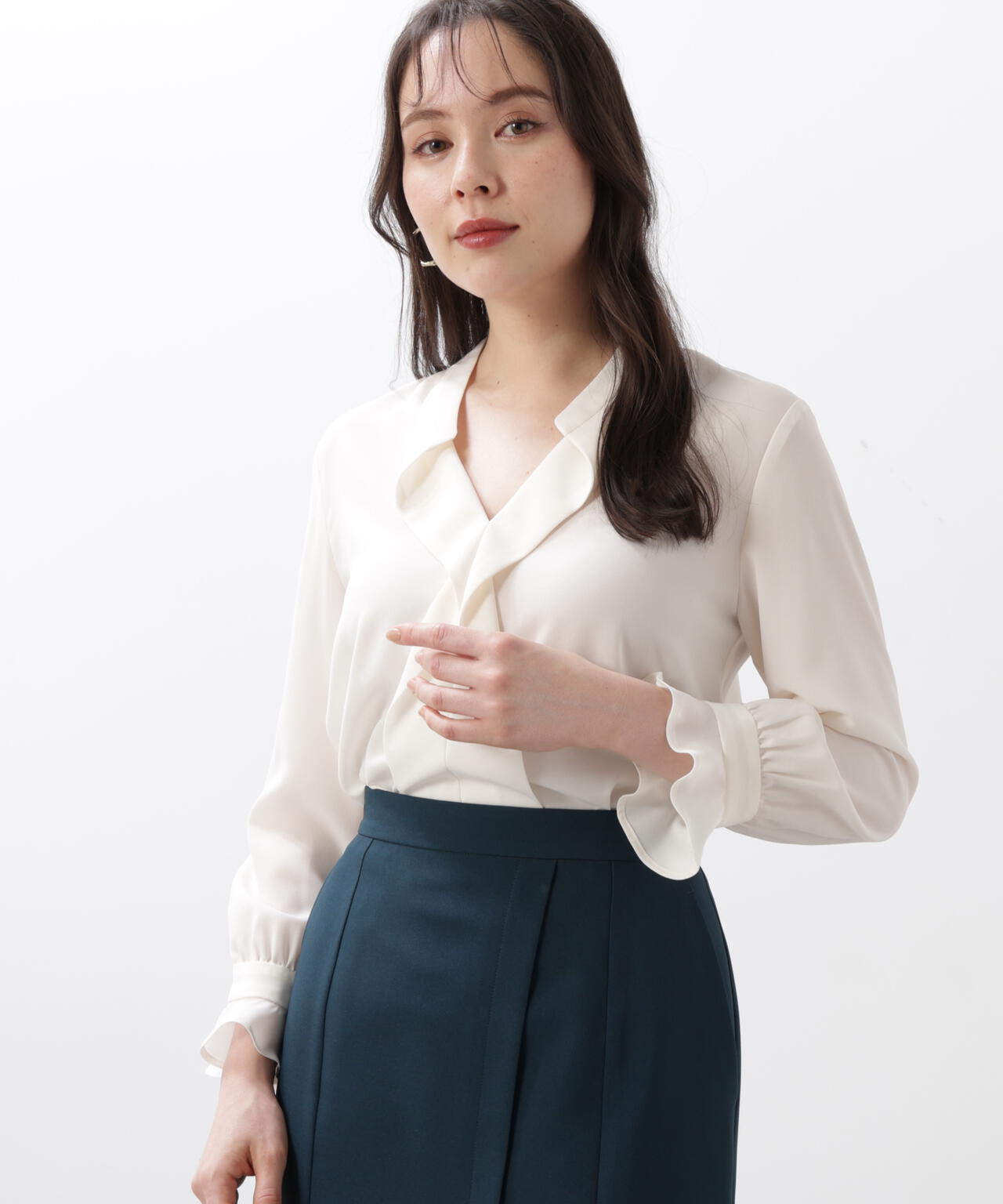 バンドカラーラッフルブラウス