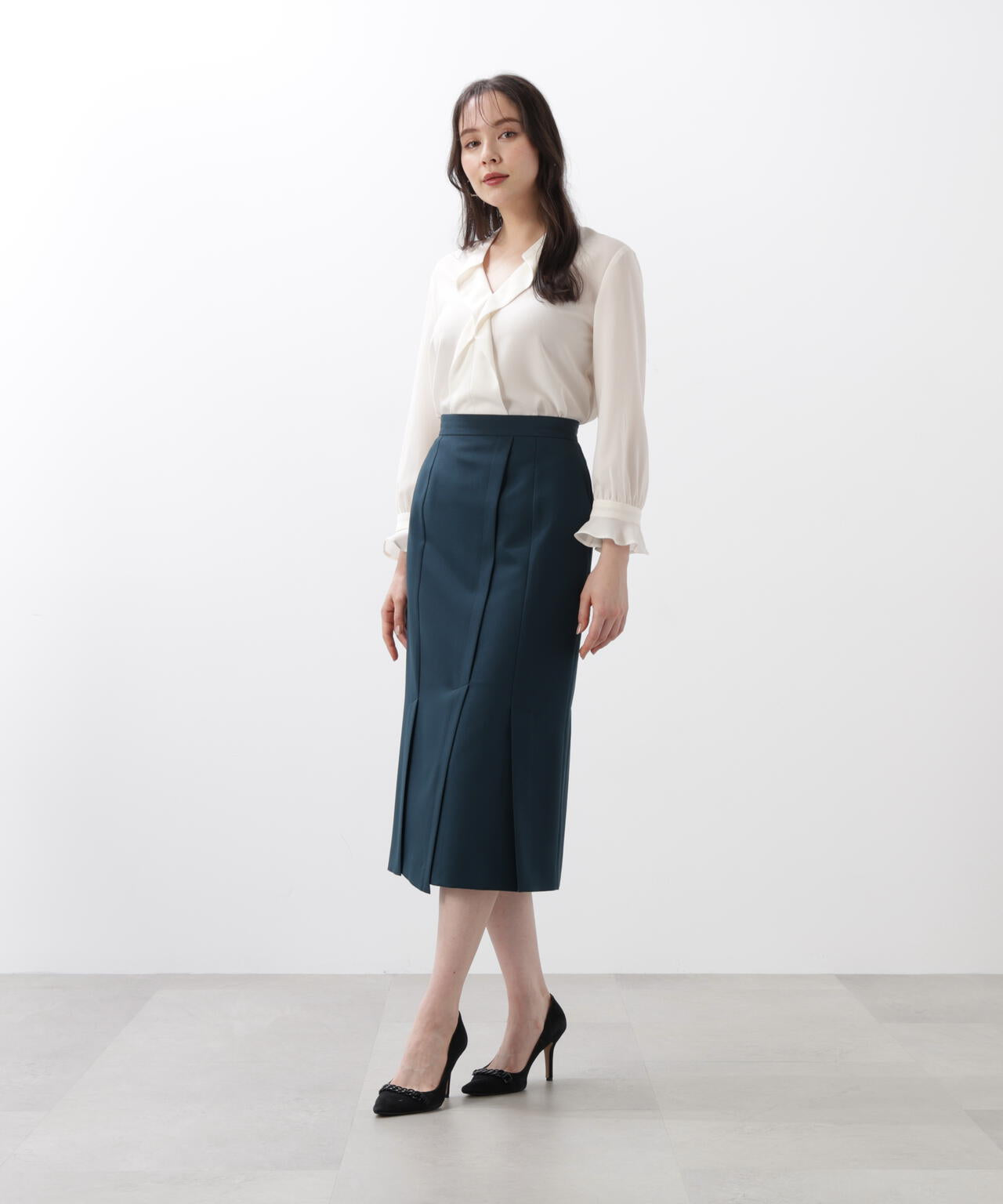 バンドカラーラッフルブラウス