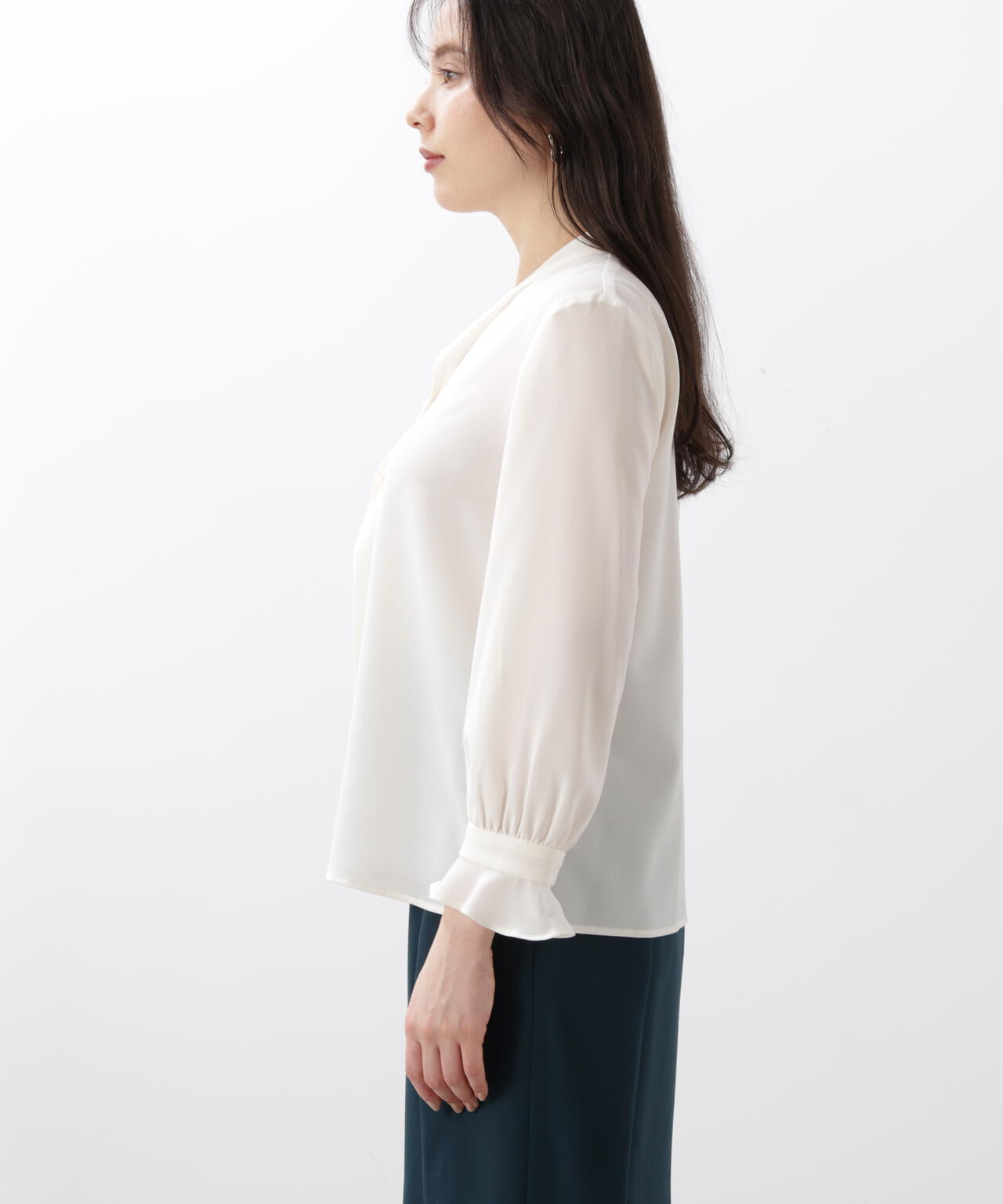 バンドカラーラッフルブラウス