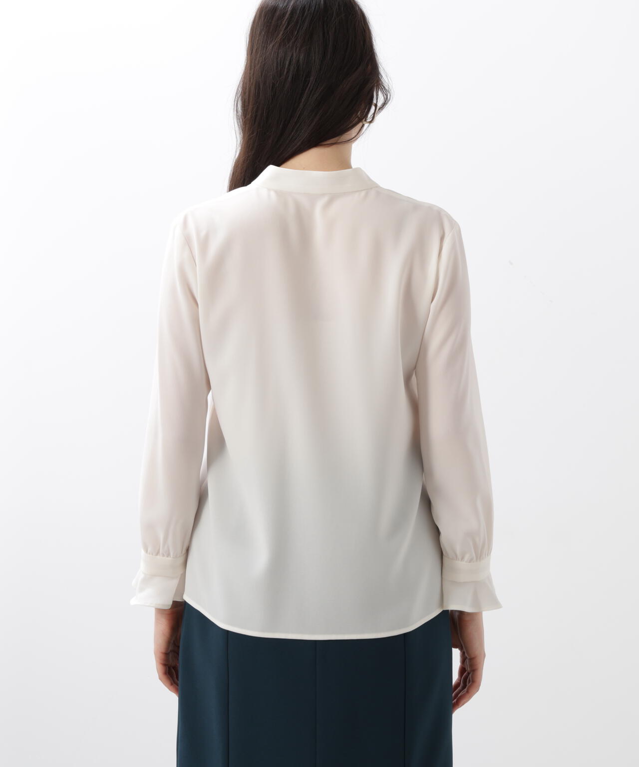 バンドカラーラッフルブラウス