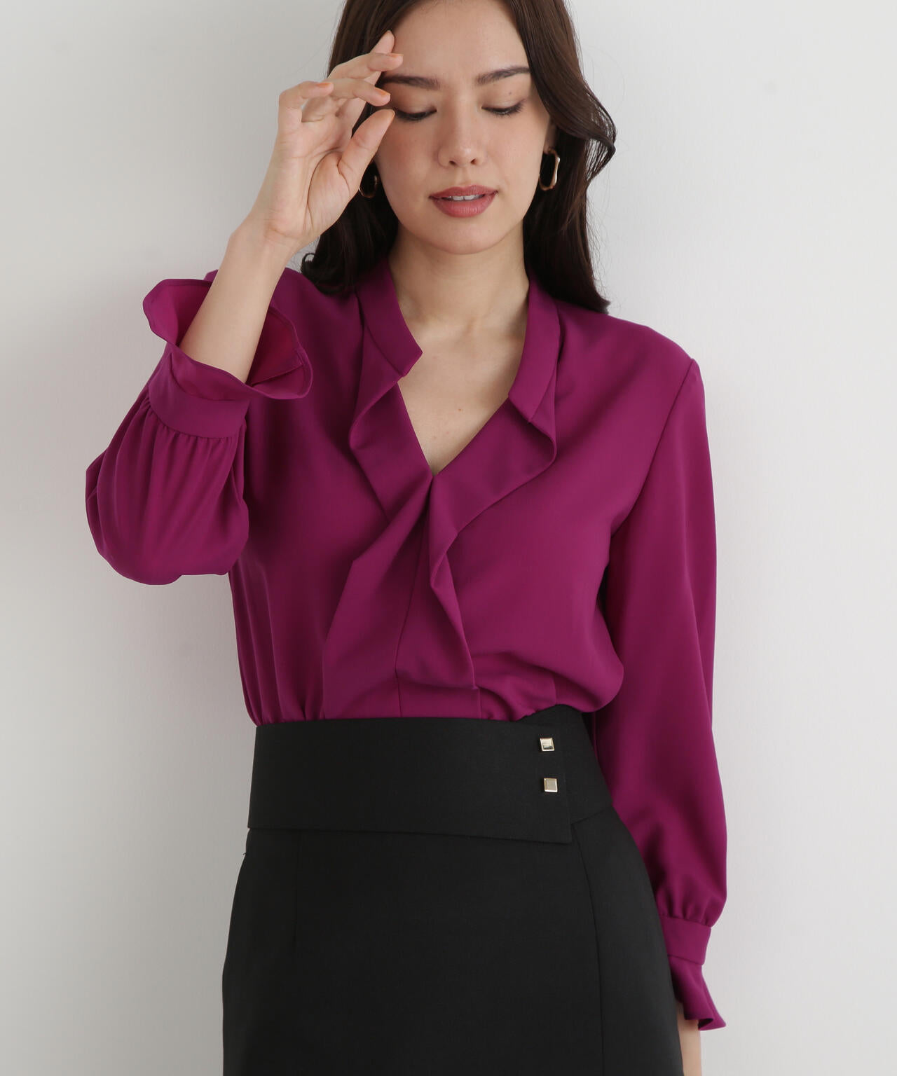 バンドカラーラッフルブラウス