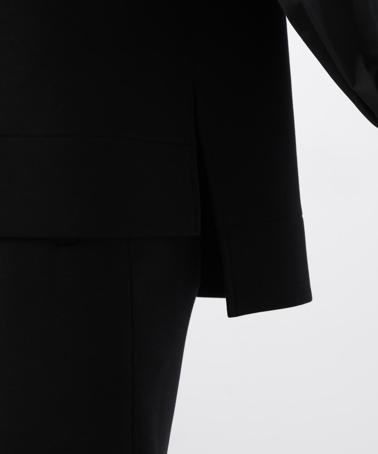 タフタスリーブダンボールトップス