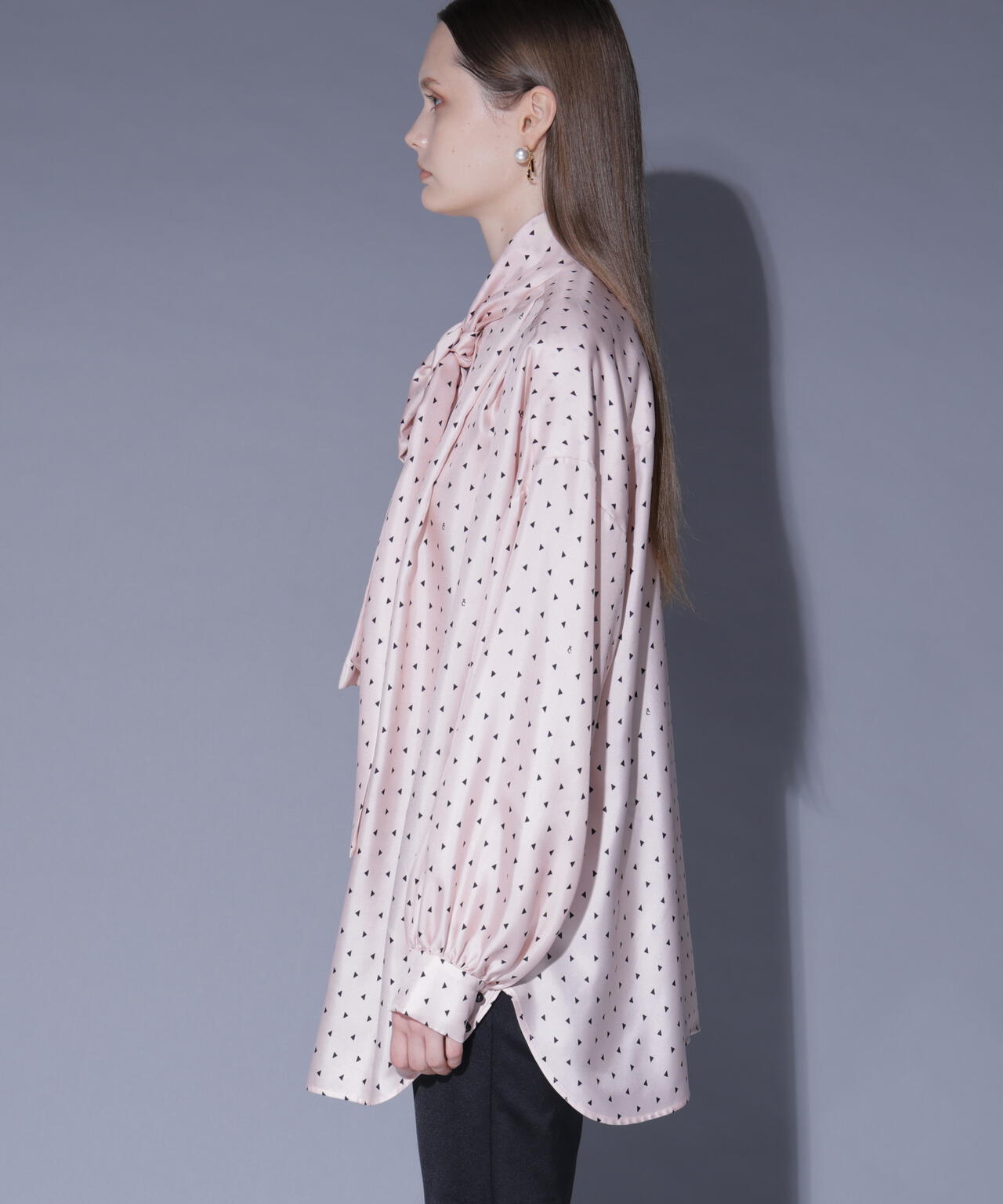 トライアングルプリントブラウス_