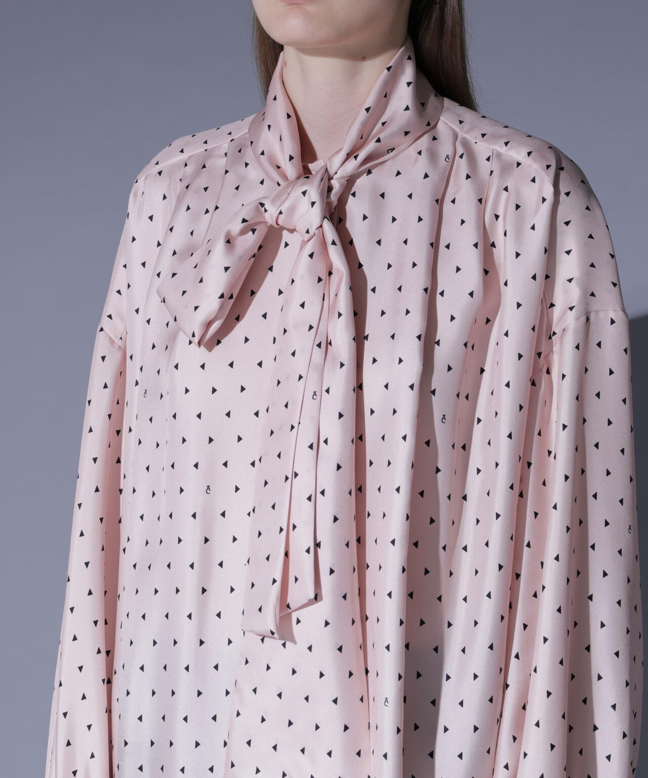 トライアングルプリントブラウス_