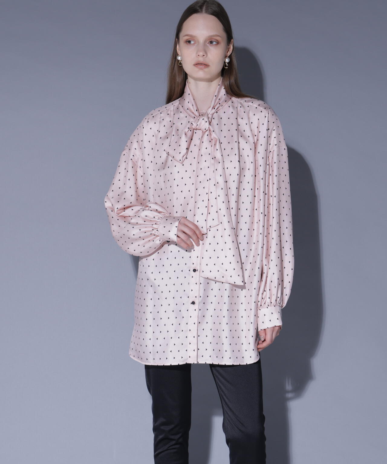 トライアングルプリントブラウス_