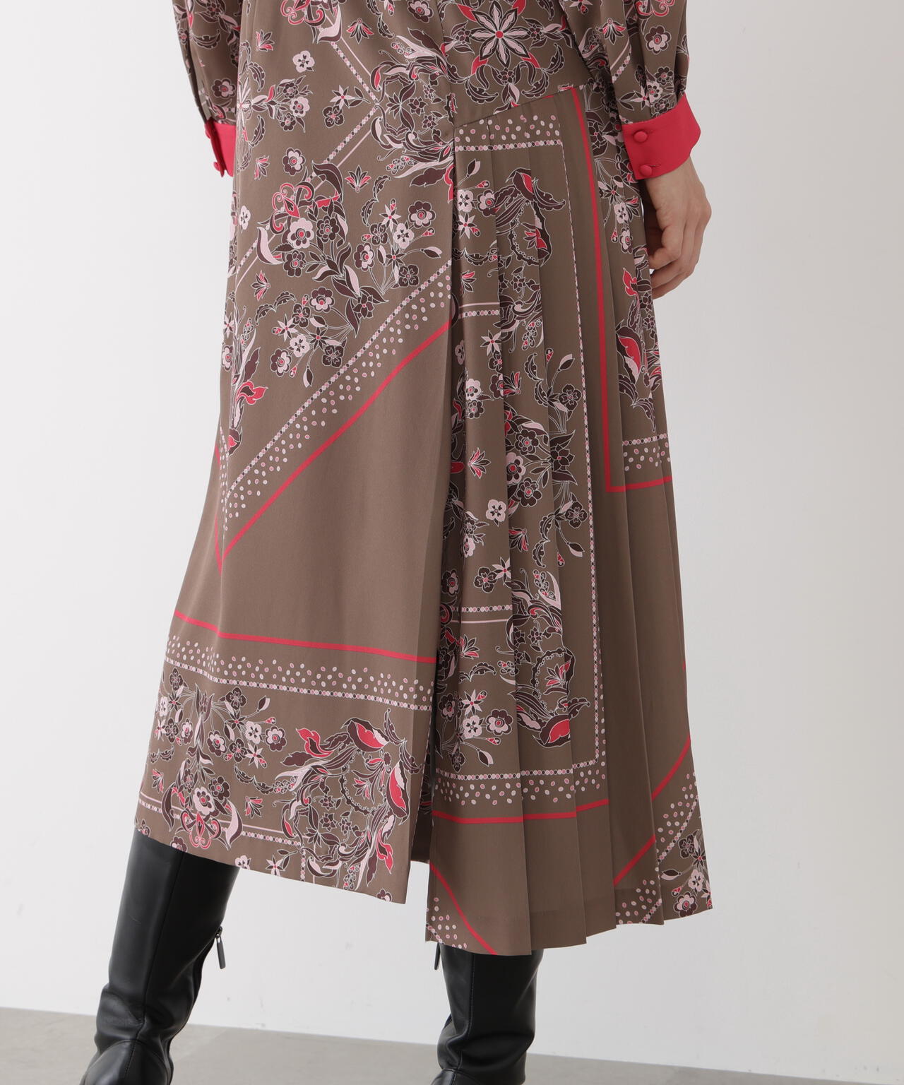 フローラルスカーフプリントワンピース