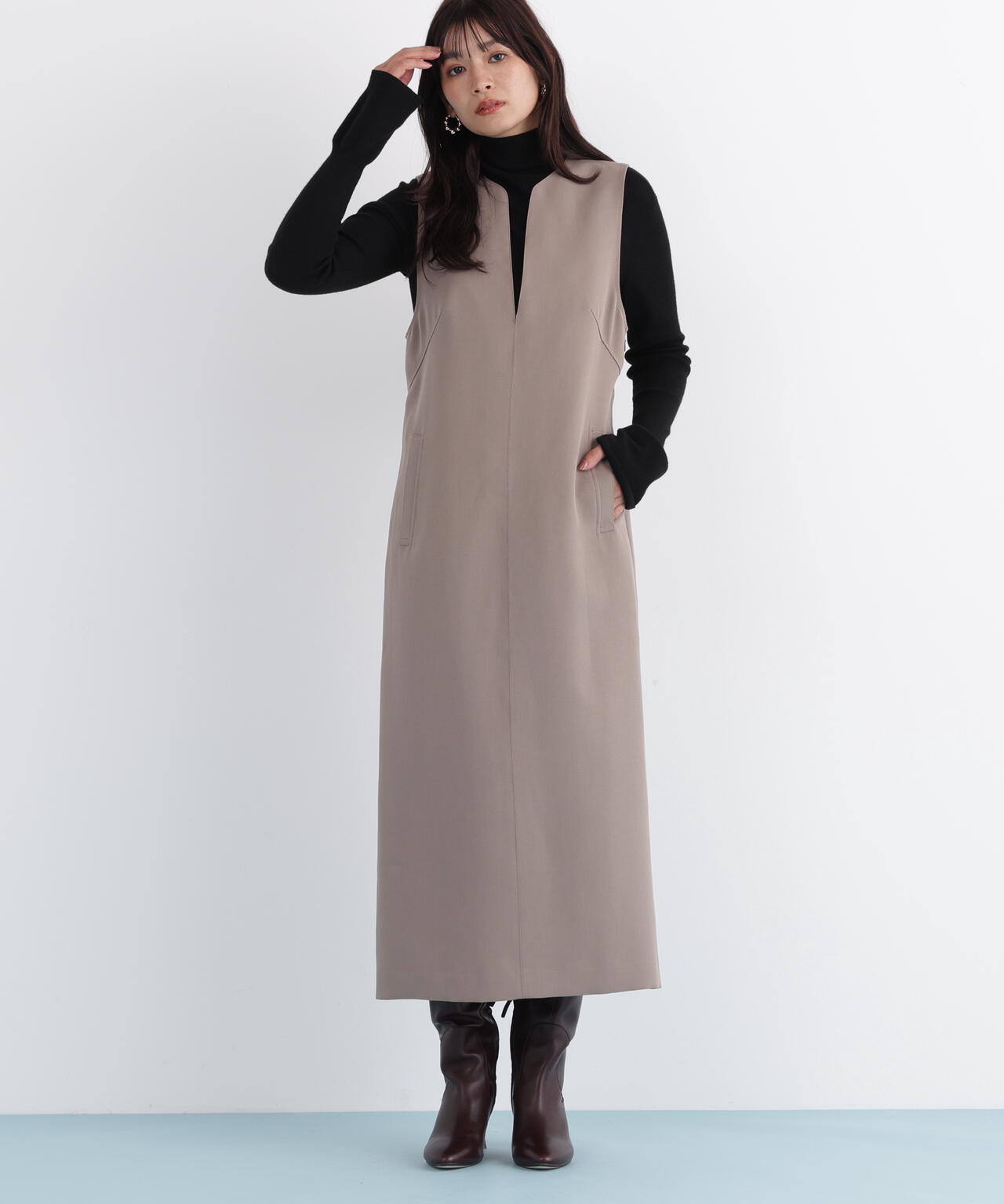 キーネックジャンパースカート