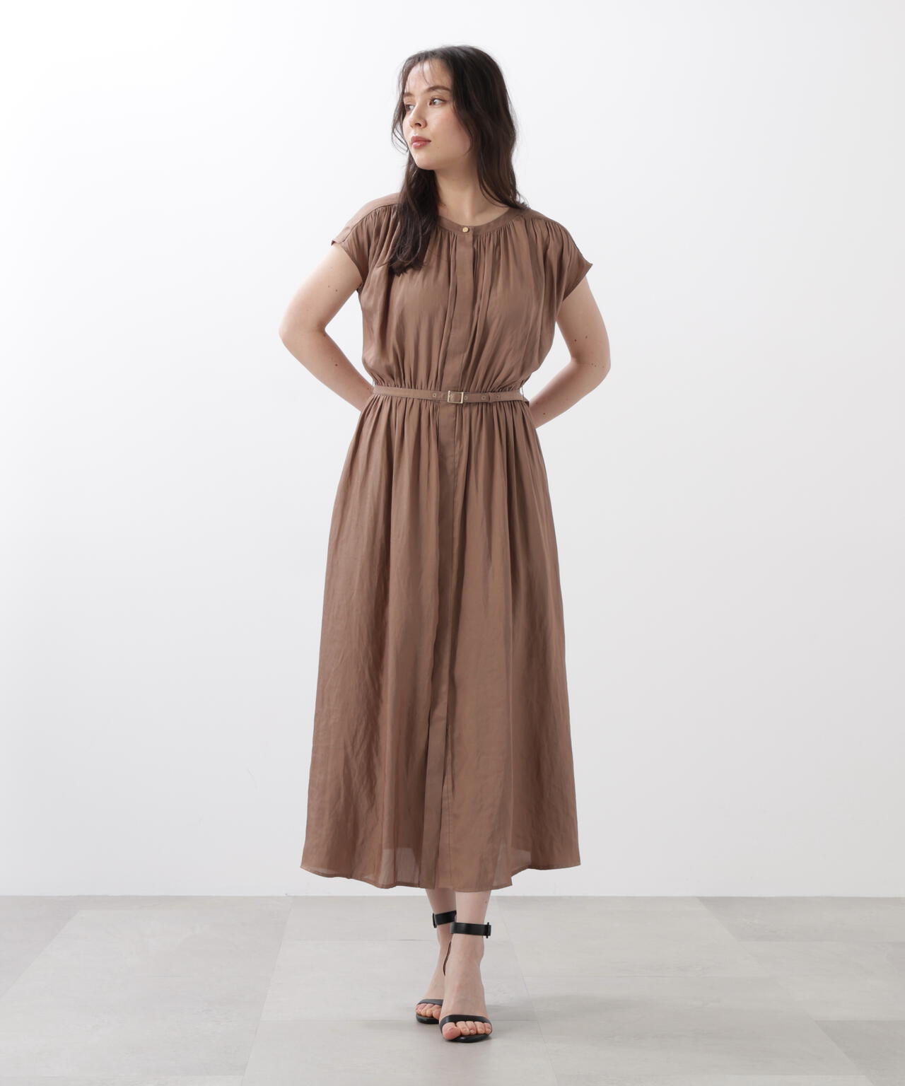 ベルト付きギャザーワンピース