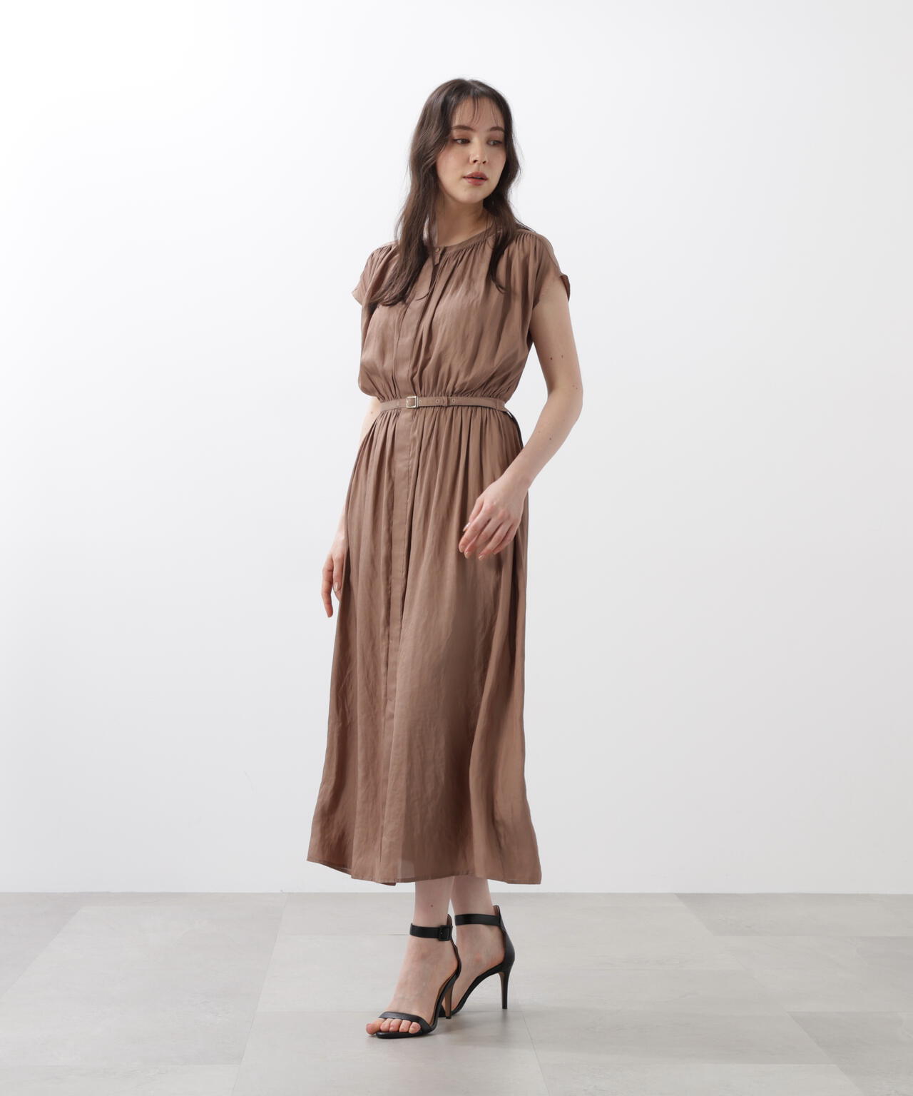 ベルト付きギャザーワンピース