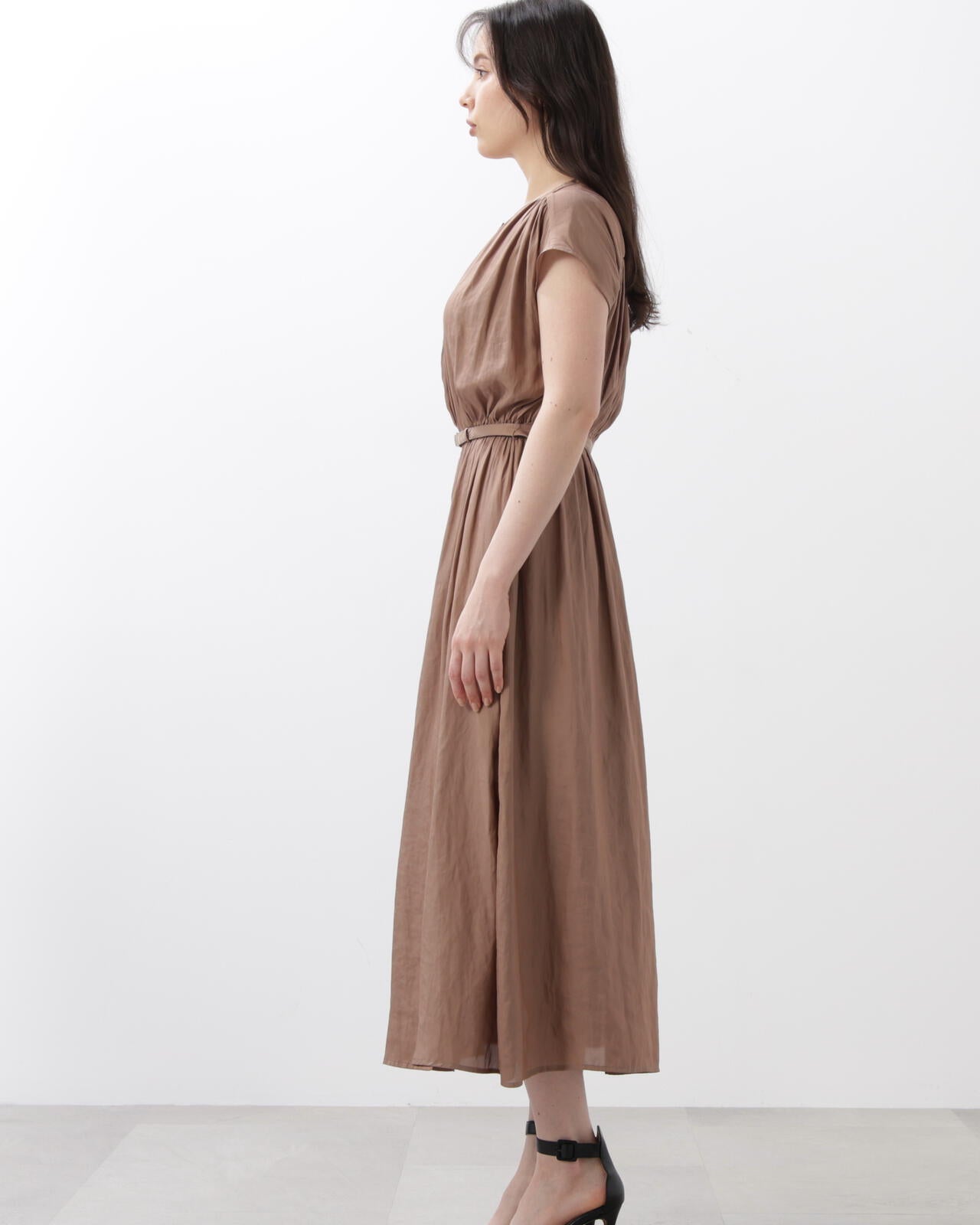 ベルト付きギャザーワンピース