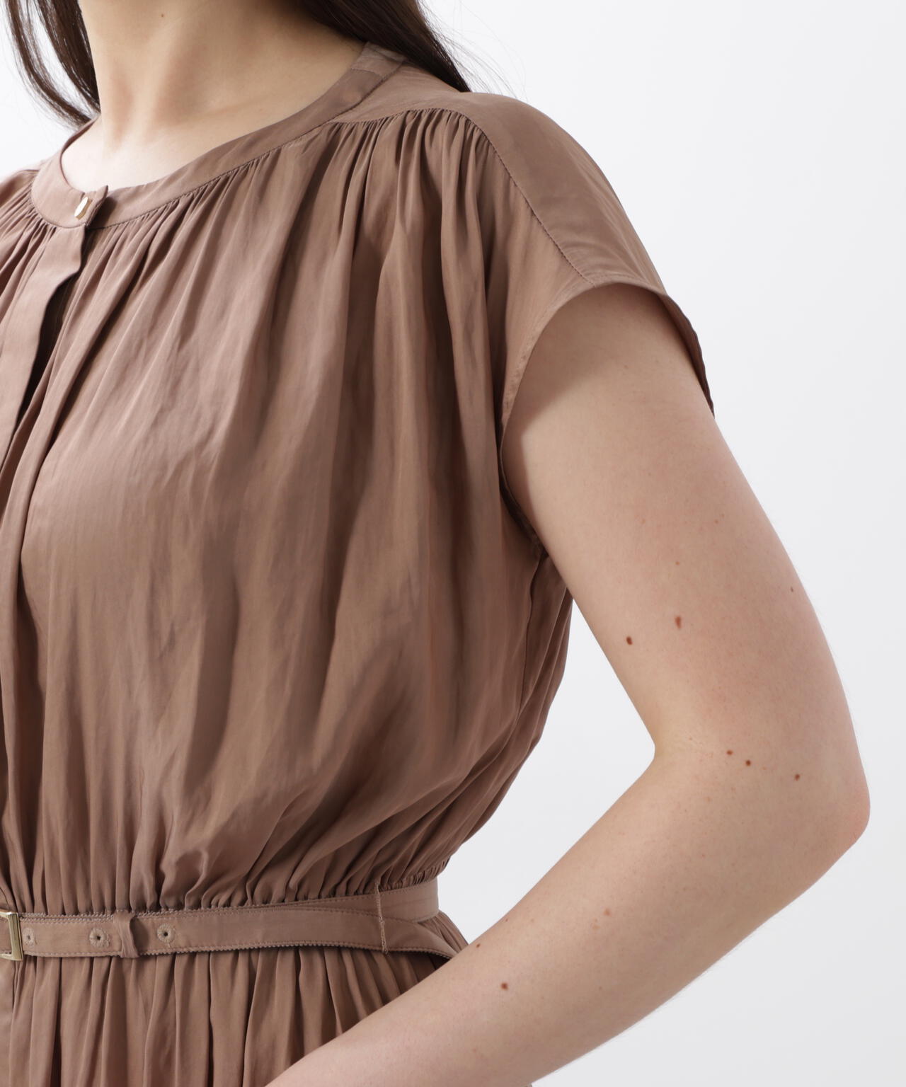 ベルト付きギャザーワンピース