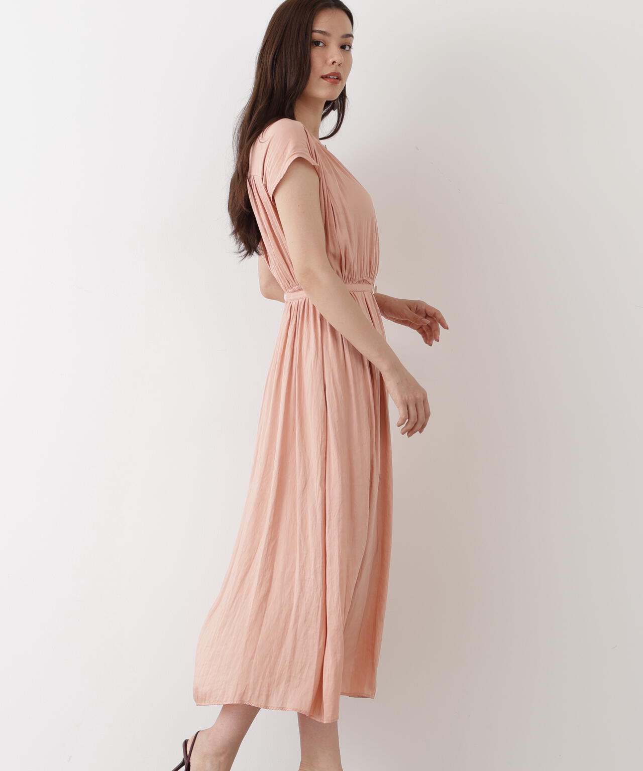 ベルト付きギャザーワンピース