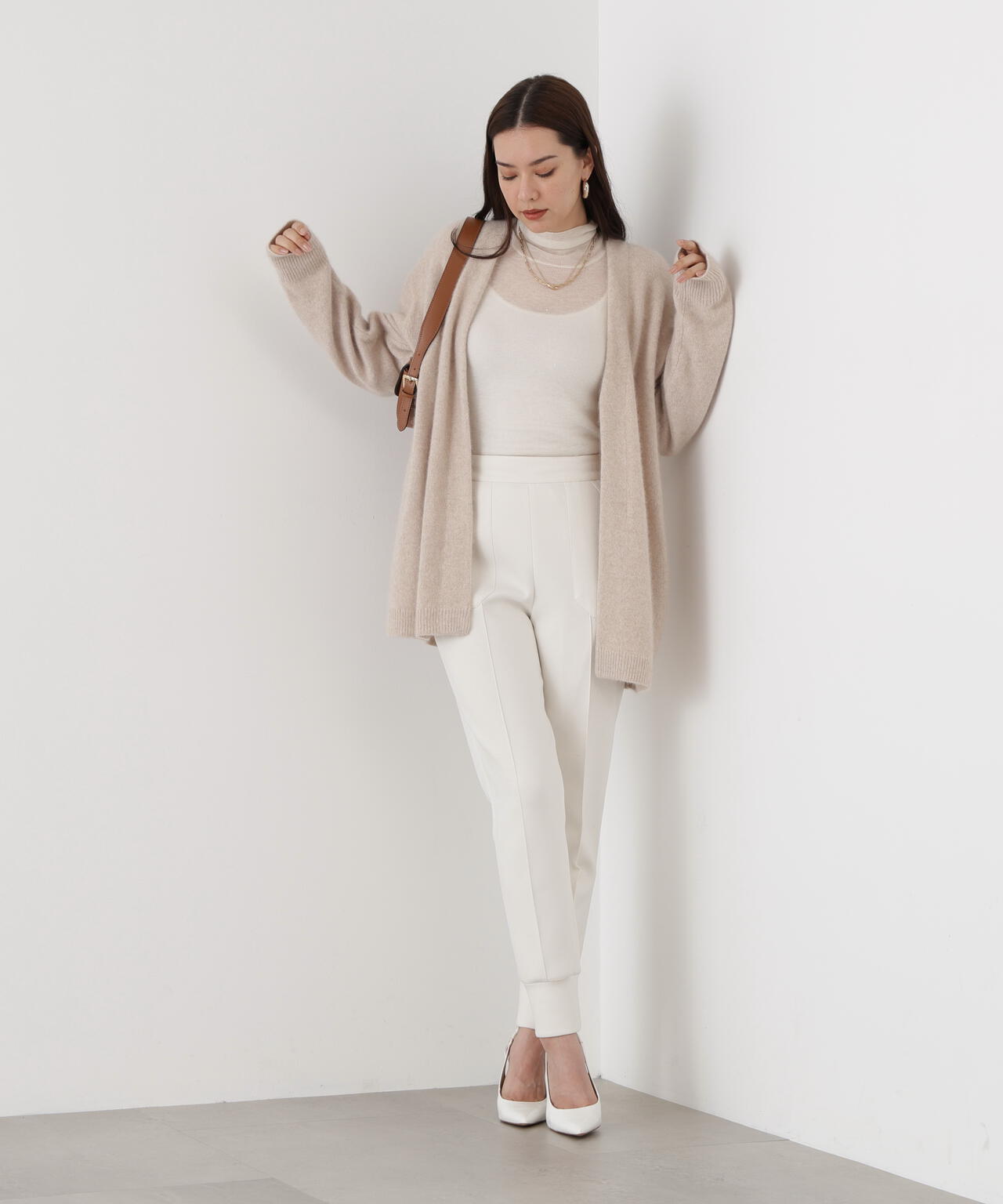 エアリーウールVネックカーディガン