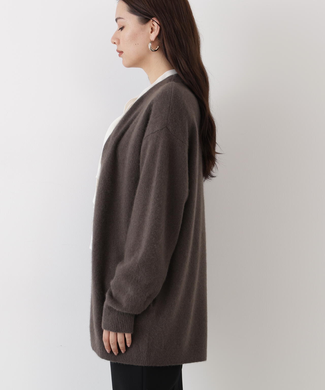 エアリーウールVネックカーディガン