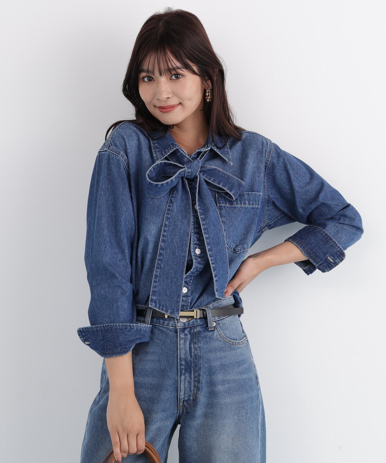 ネックリボンデニムシャツ