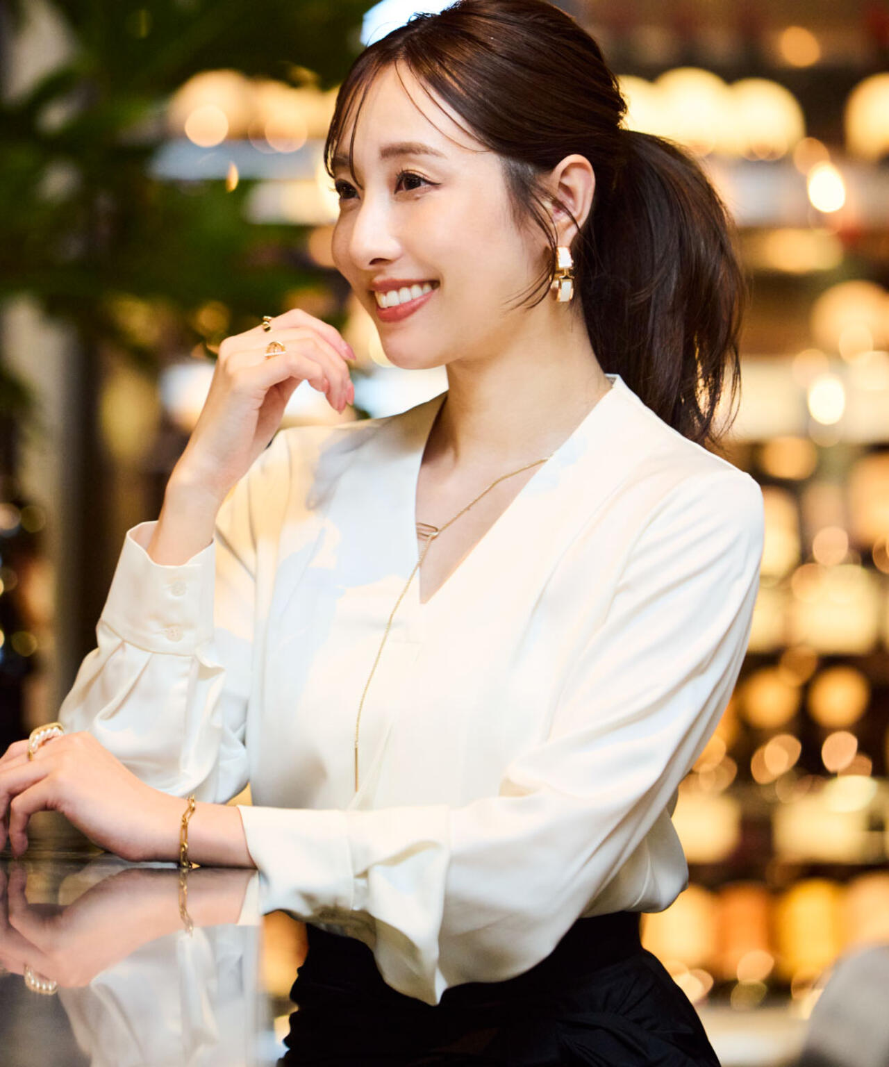 チェーンネックレス付ブラウス