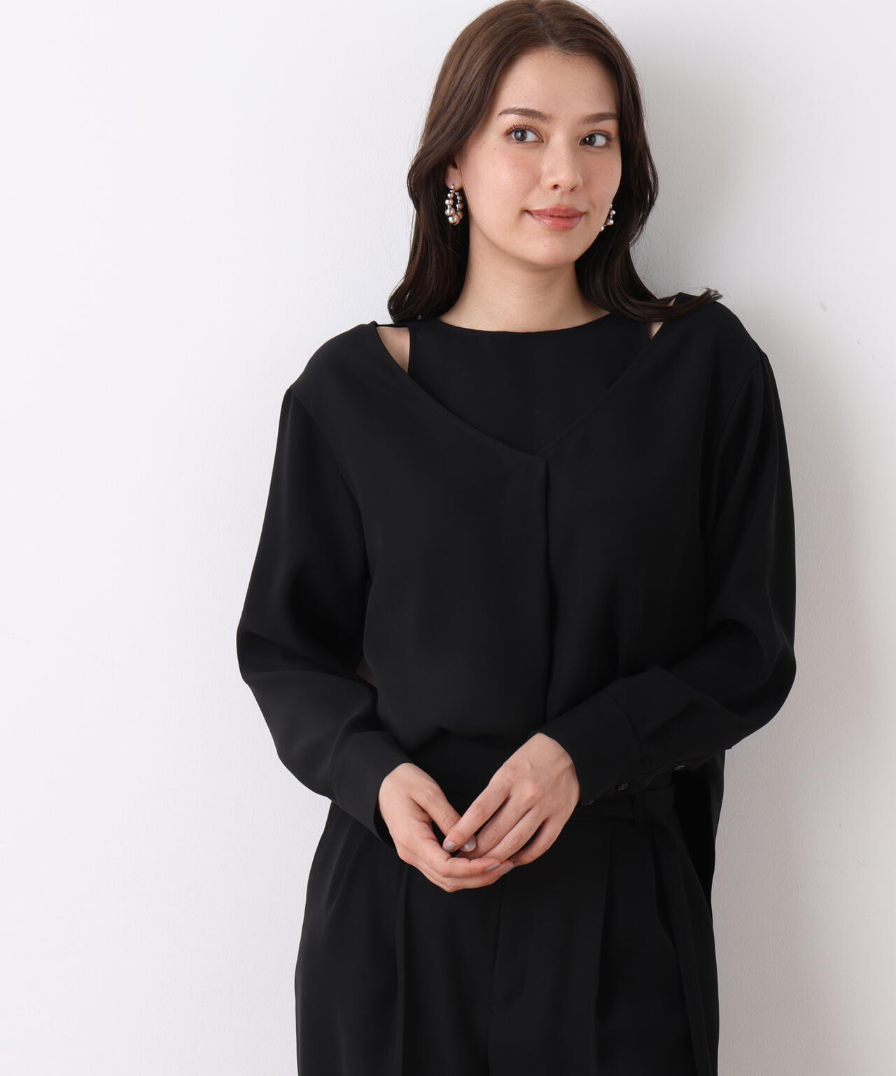 ダブルサテンレイヤードブラウス