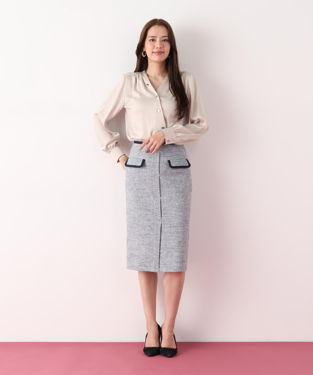 Ｖネックボタンブラウス