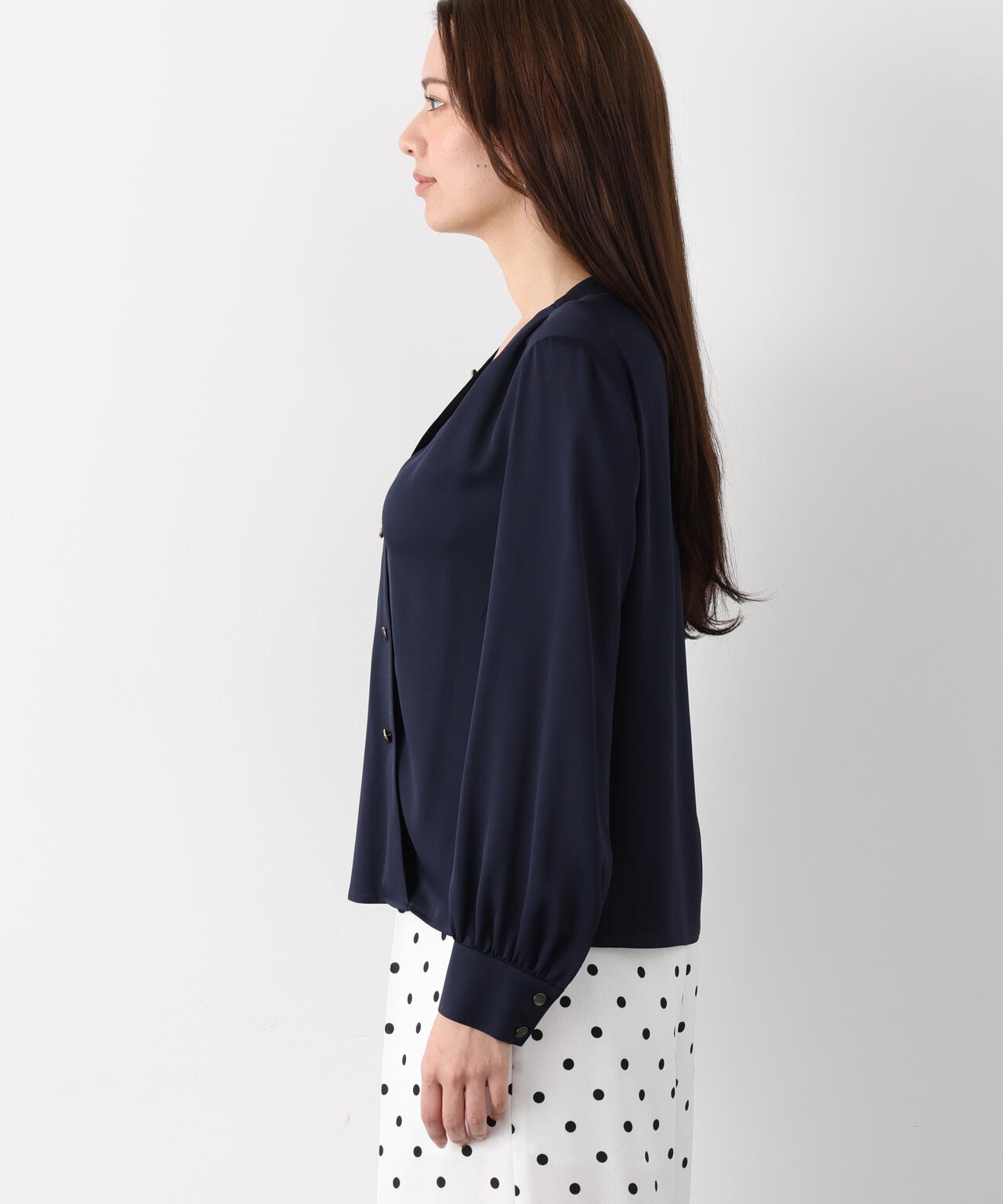 Ｖネックボタンブラウス