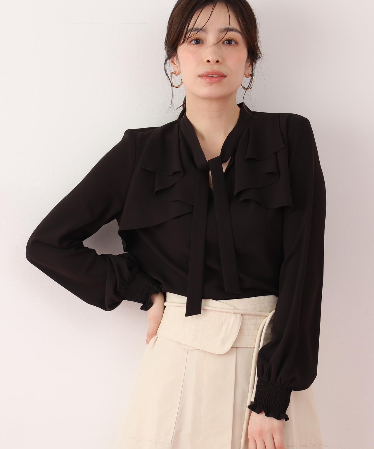 ラッフルボウタイブラウス