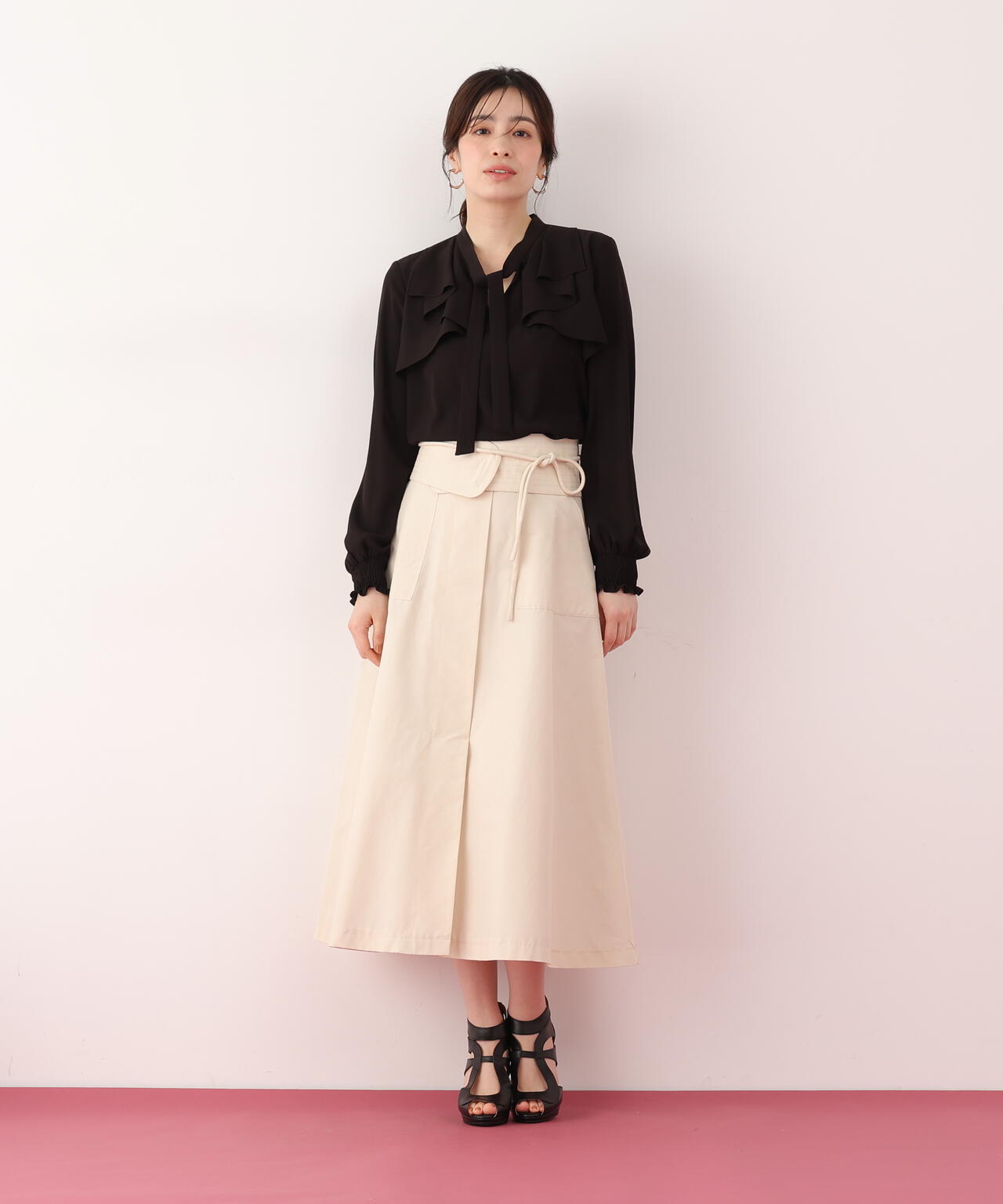 ラッフルボウタイブラウス