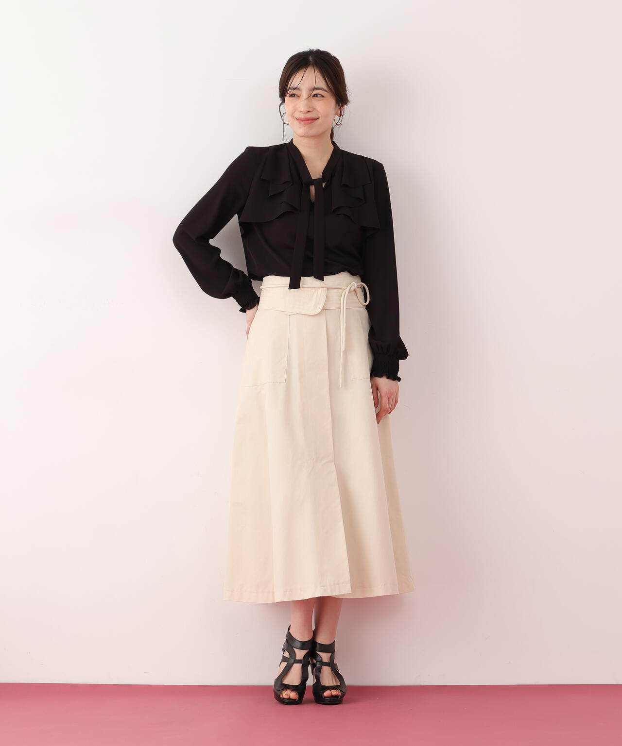 ラッフルボウタイブラウス