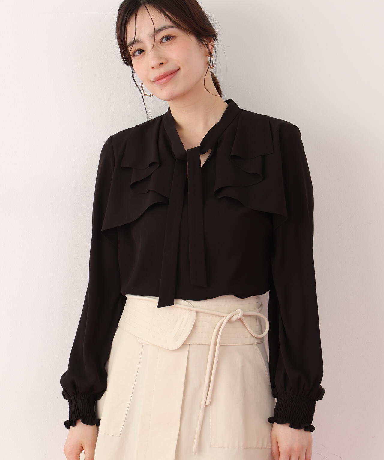 ラッフルボウタイブラウス