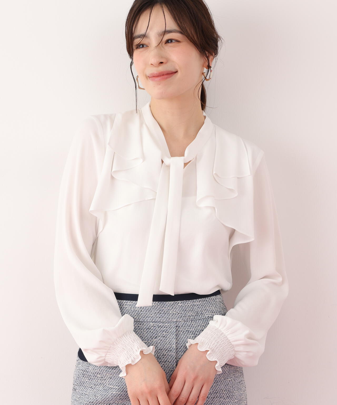ラッフルボウタイブラウス