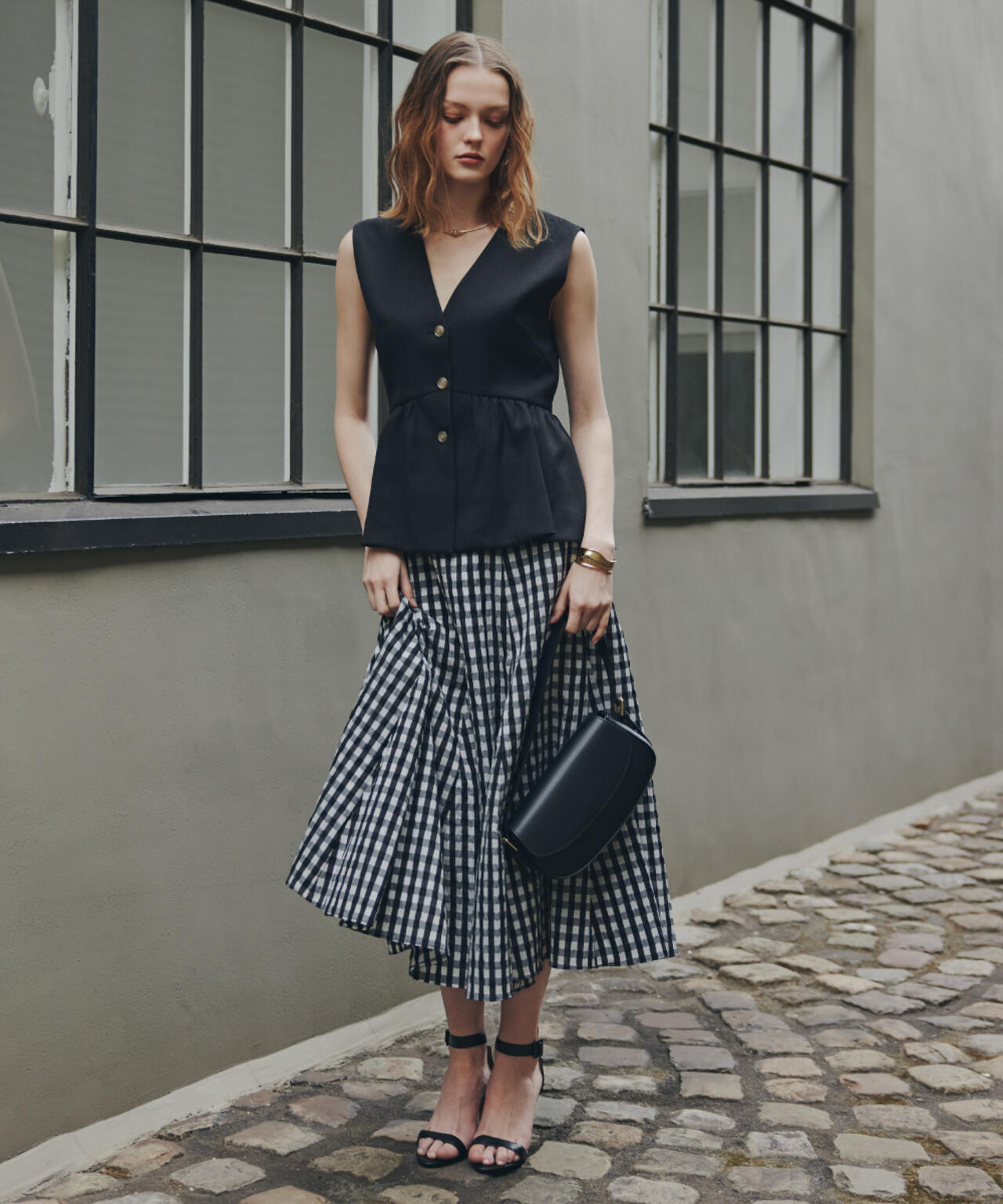 スラブ調ペプラムブラウス