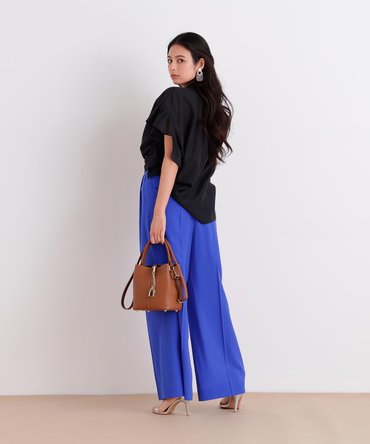 167cm B:82 W: 62H:88 着用サイズ：38