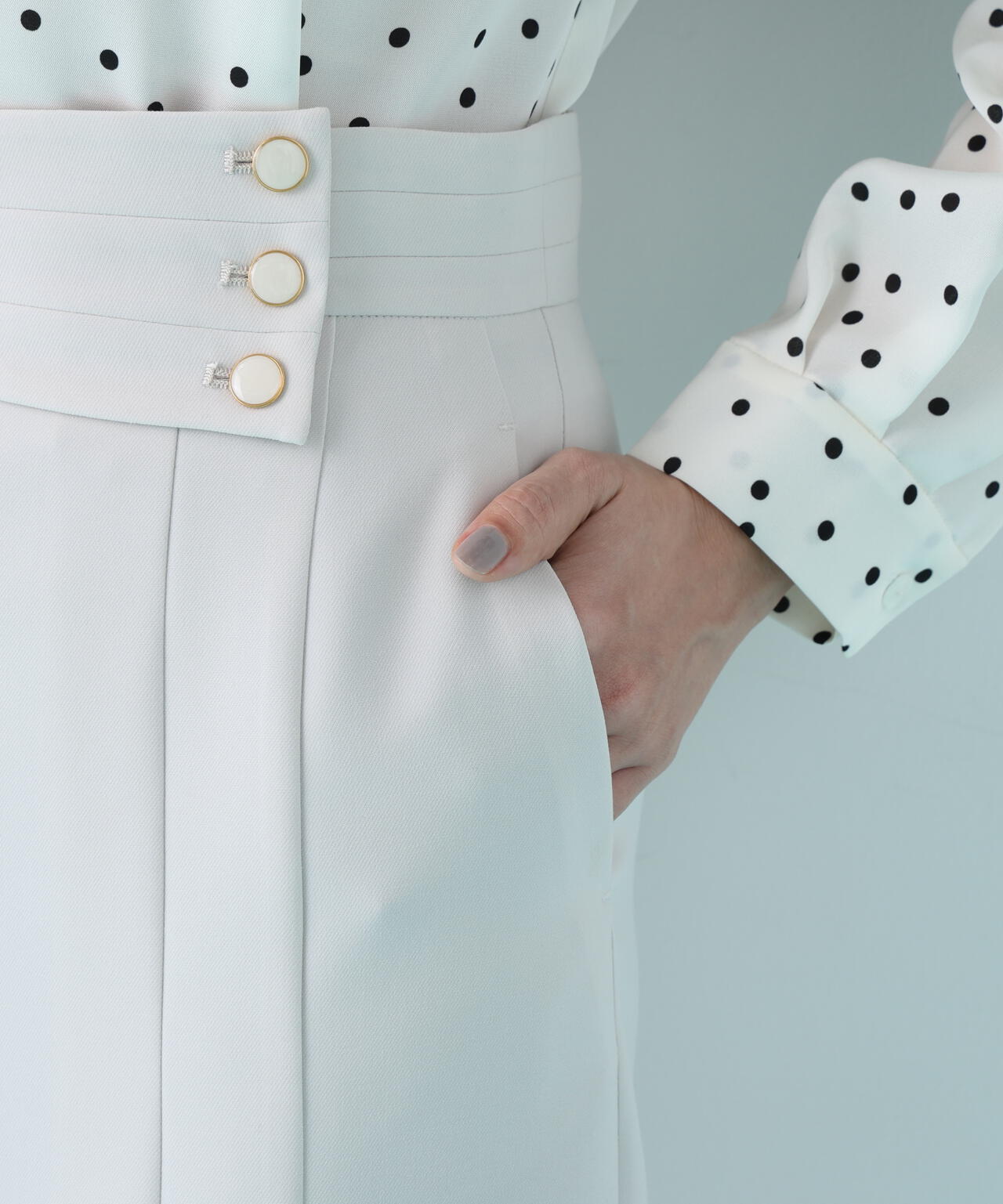 アシンメトリックボタンラップスカート