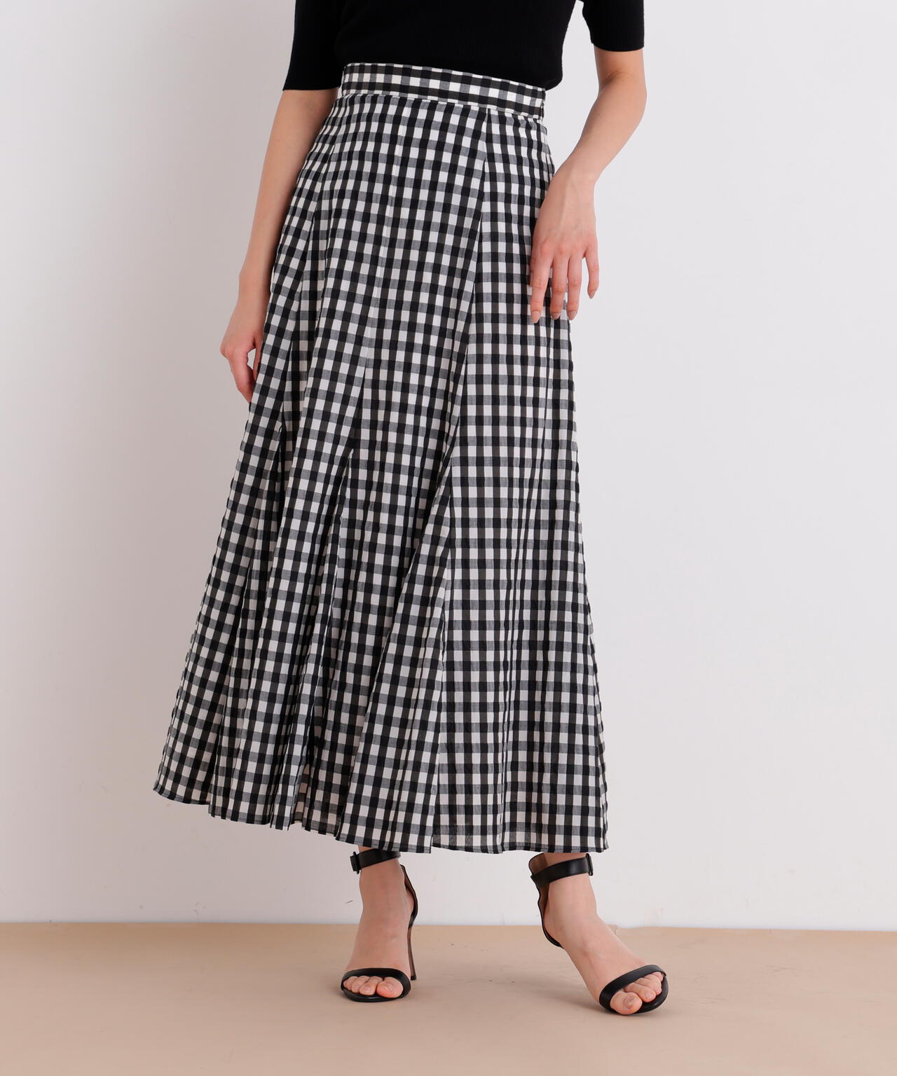 167cm B:82 W: 62H:88 着用サイズ：38