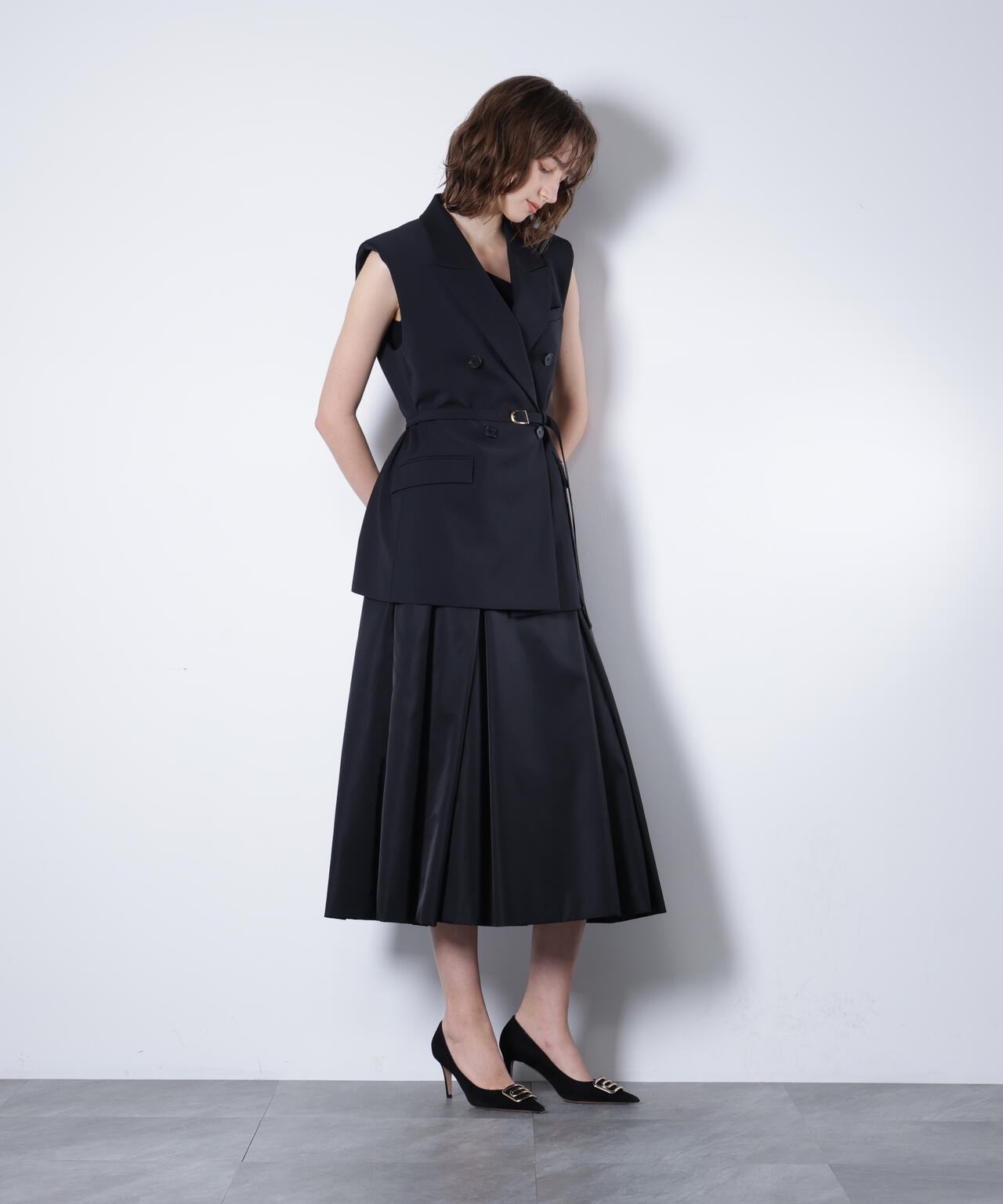 H 177cm B 76cm W 61cm H 89cm 着用サイズ：38
