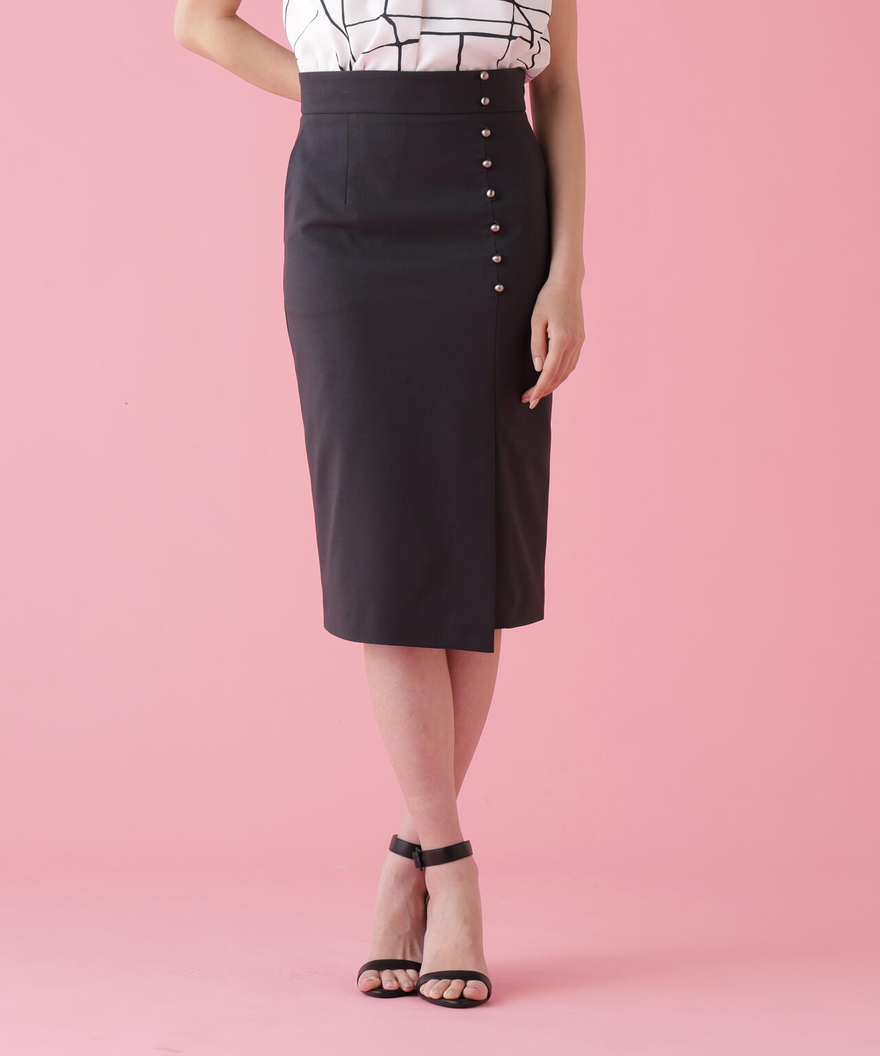 シルバーボタンスカート