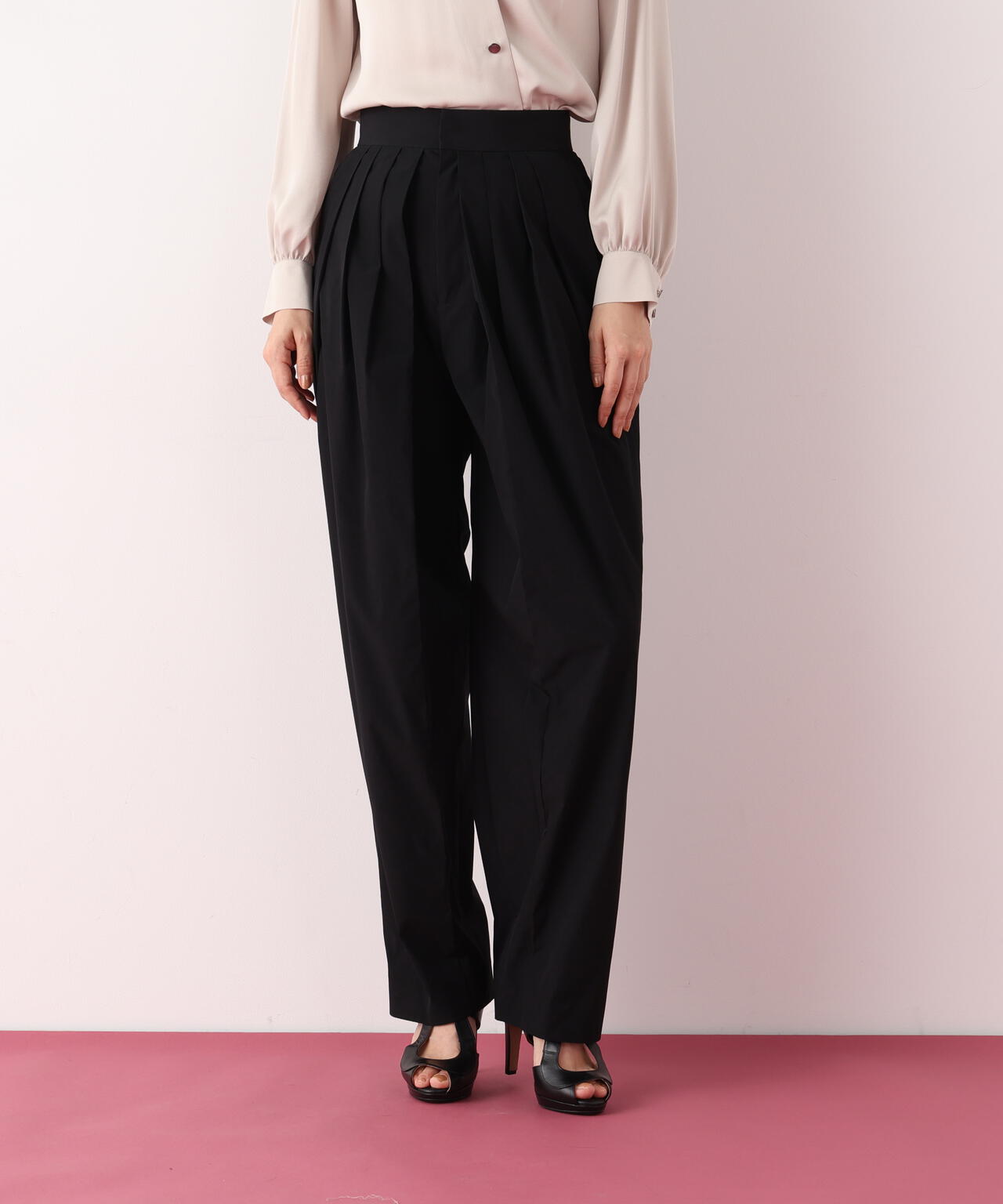 タックボリュームパンツ