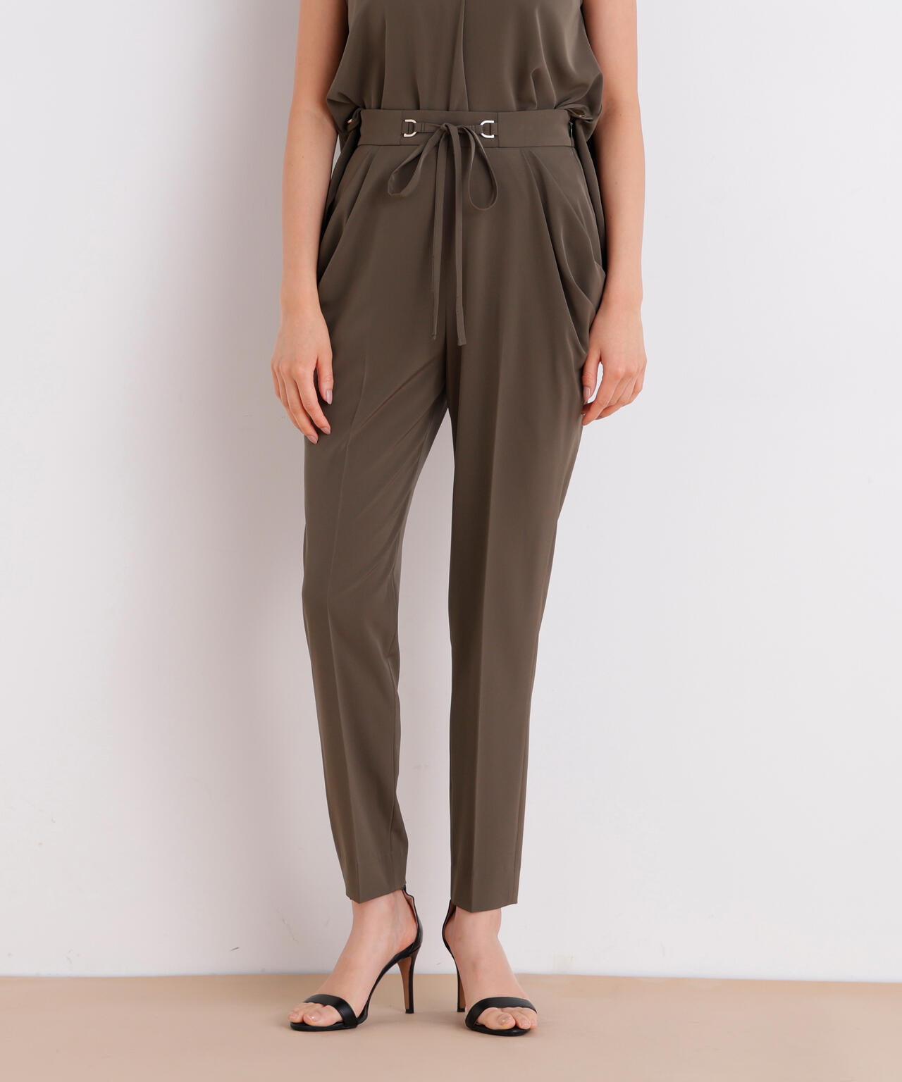 167cm B:82 W: 62H:88 着用サイズ：38