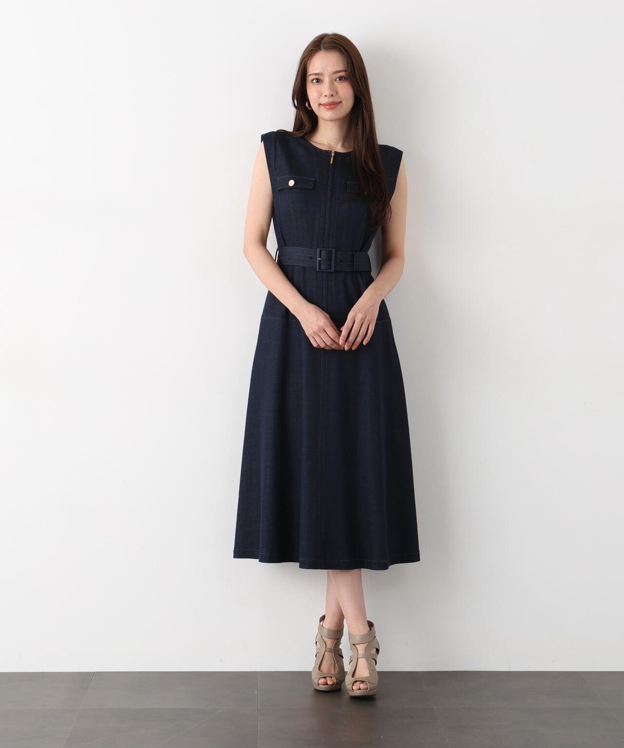 美品 Pinky&dianneウエストチェーンワンピース ネイビー size36 PINKY&DIANNE - クラッシュボタンワンピース（ネイビー）シワになり