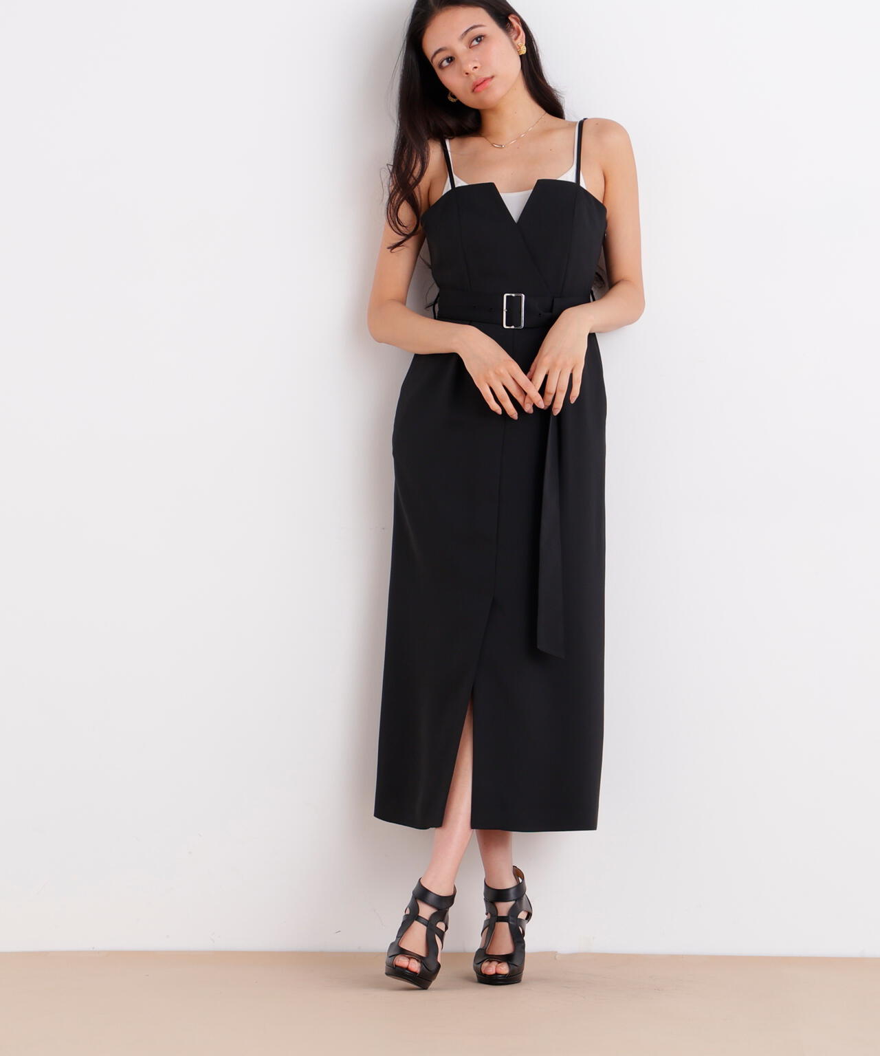 ストラップジャンパースカート