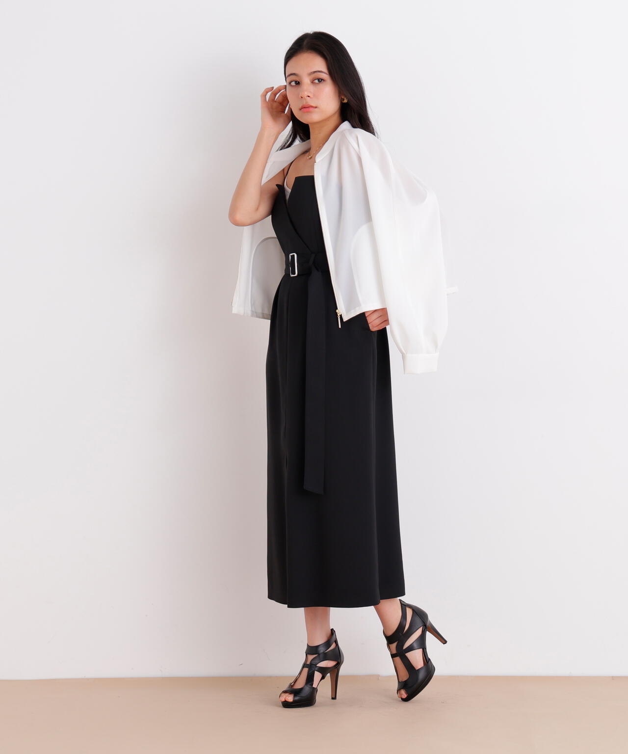 ストラップジャンパースカート