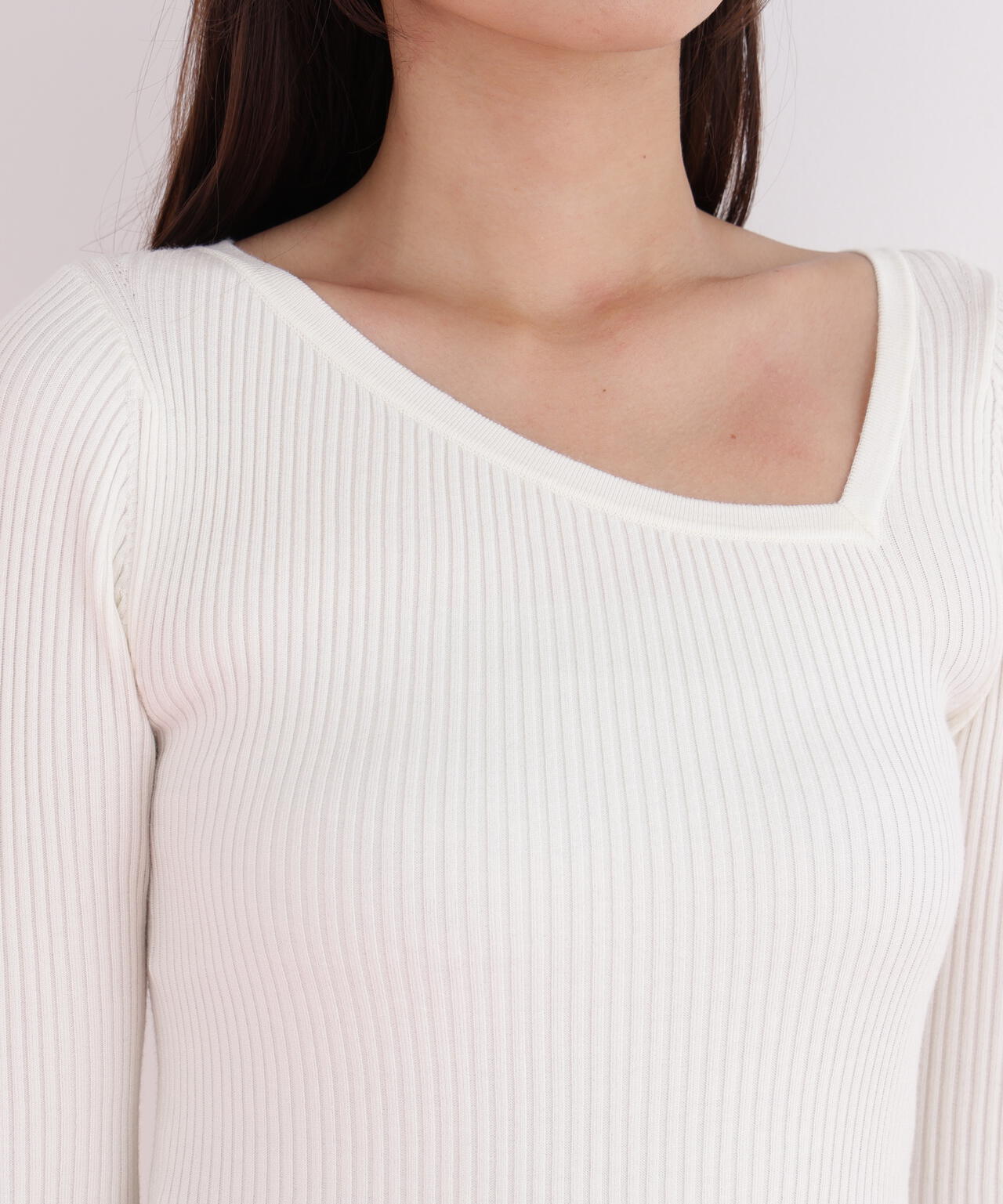 アシンメトリーネックニットプルオーバー