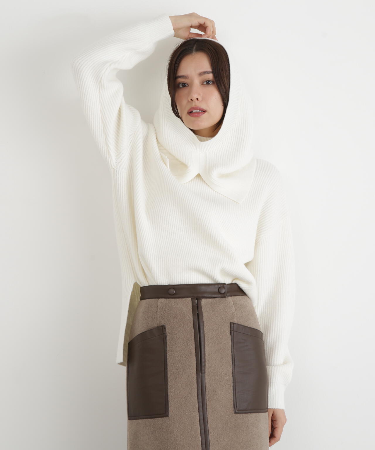 フードスヌード付きニットプルオーバー