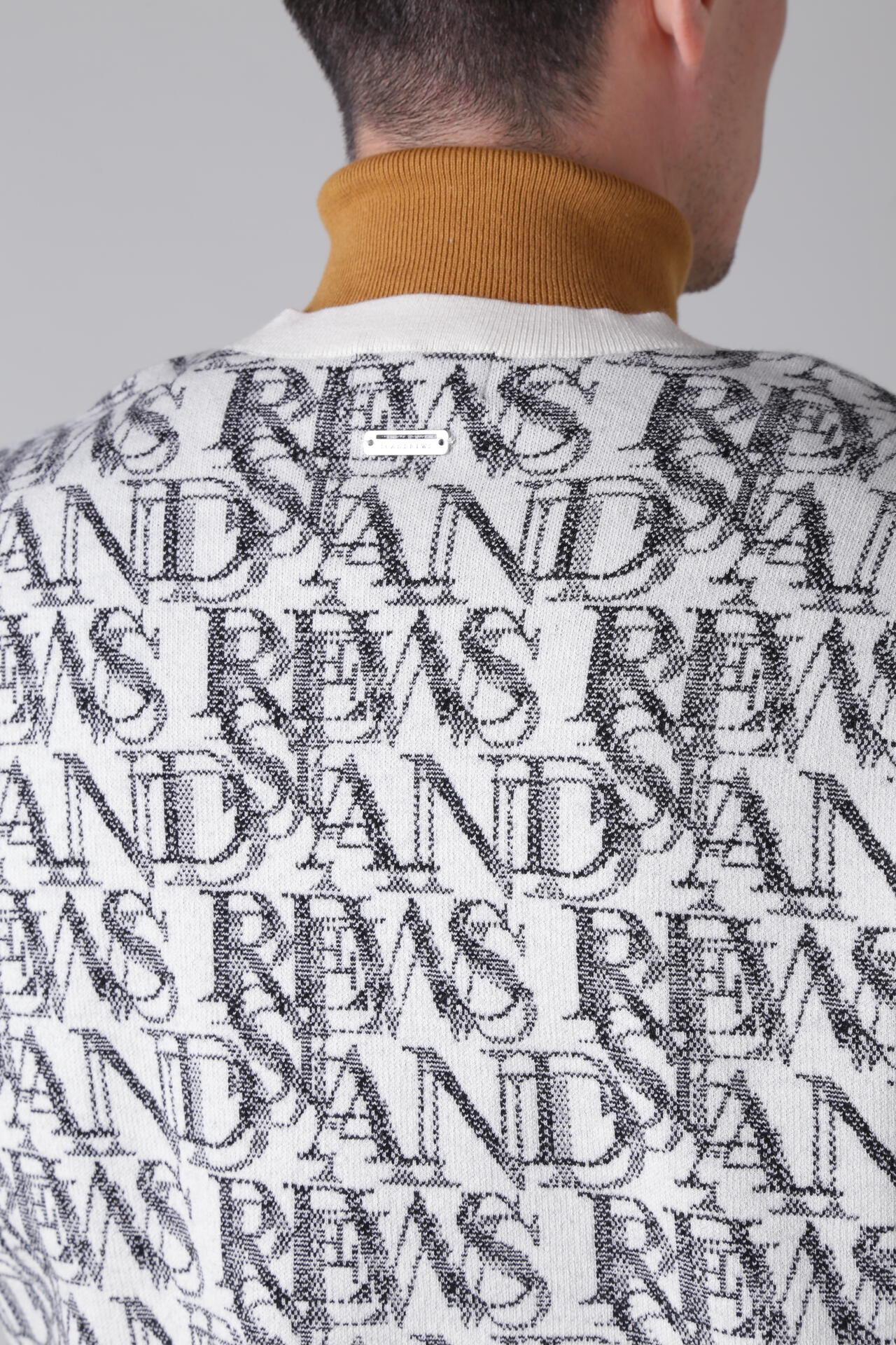 16Gスパングルロゴジャガード クルーネックニットプルオーバー (MENS