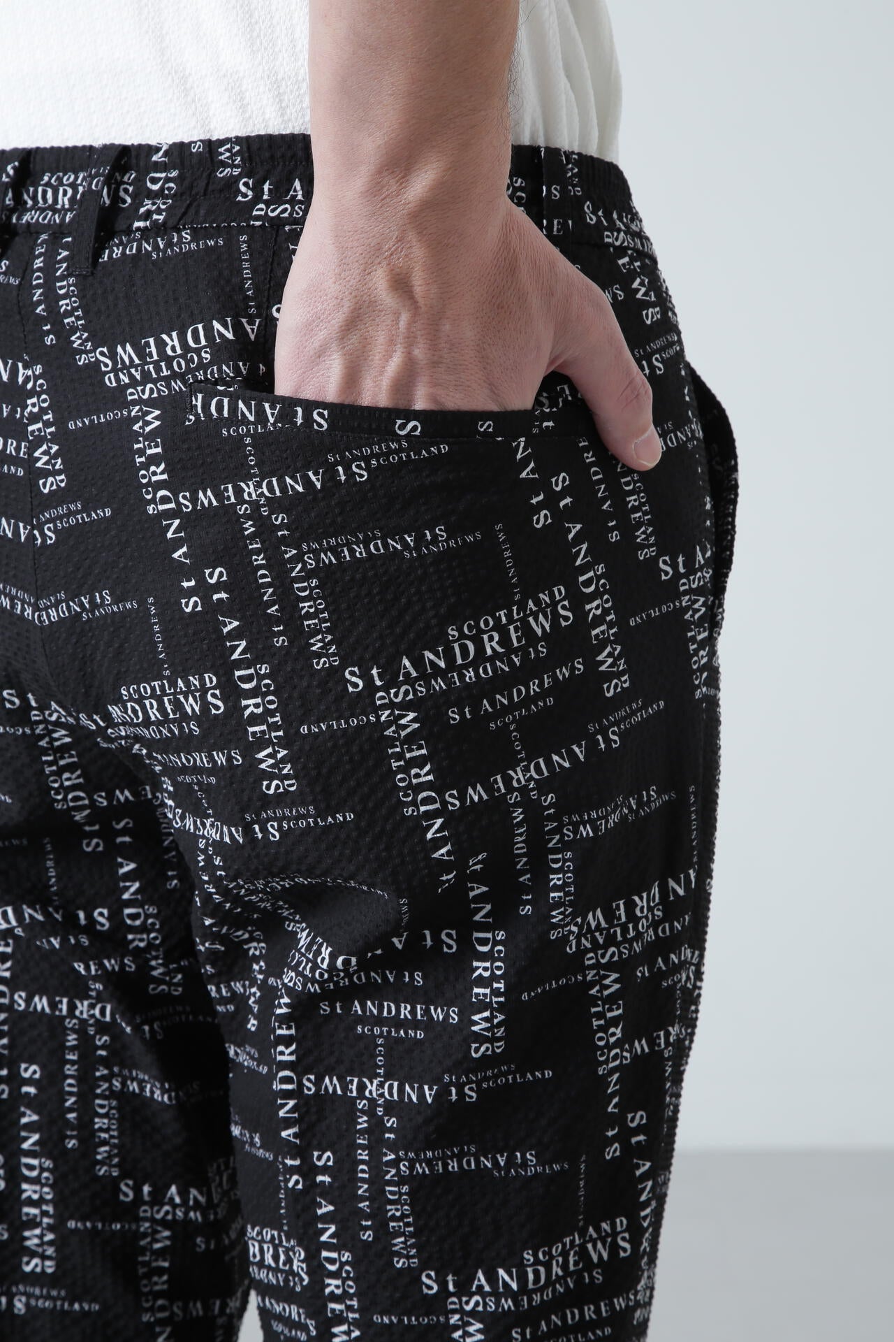 ランダムロゴプリントパンツ (MENS)