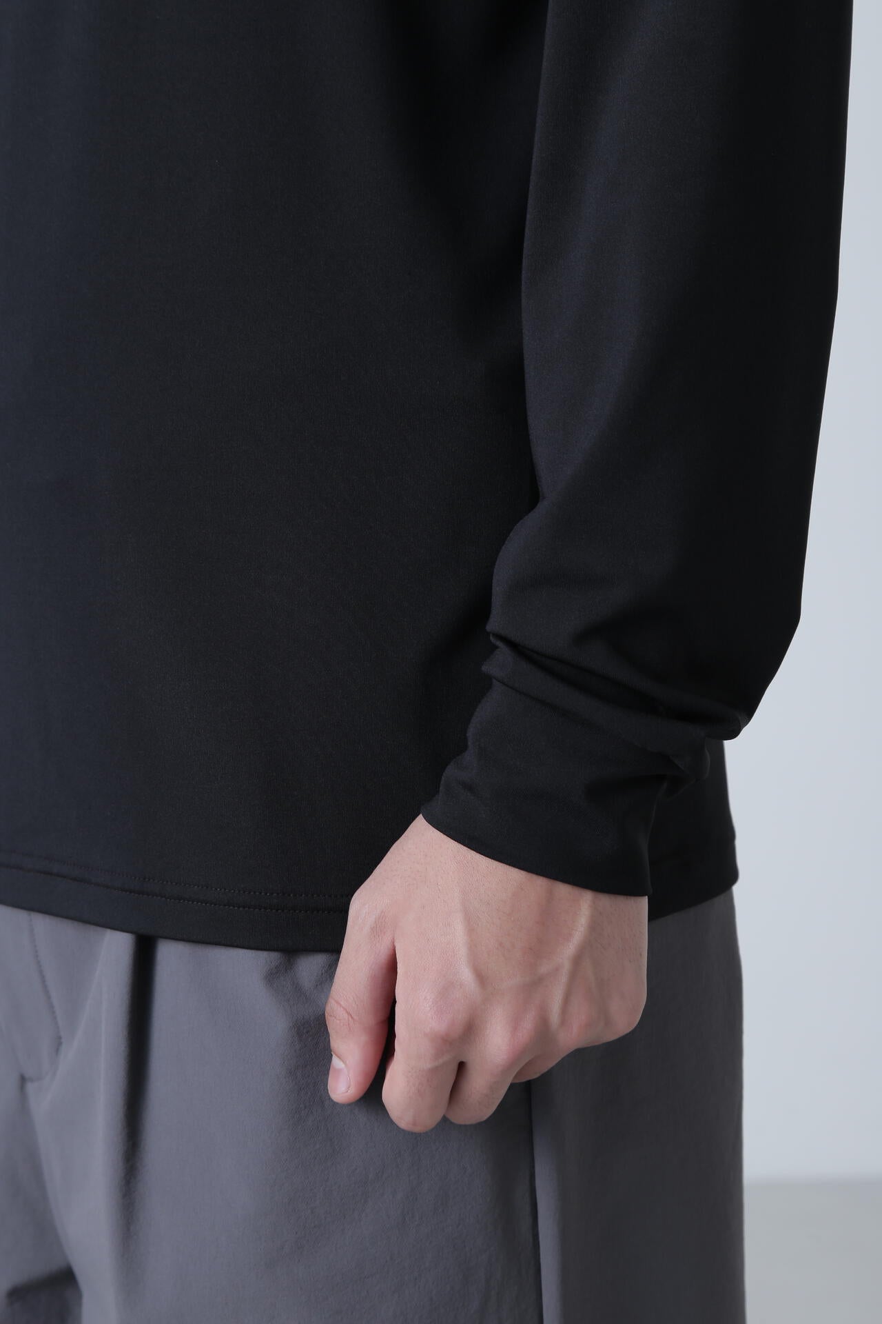カチオンポリエステルベア天長袖ハイネックカットソー (MENS)