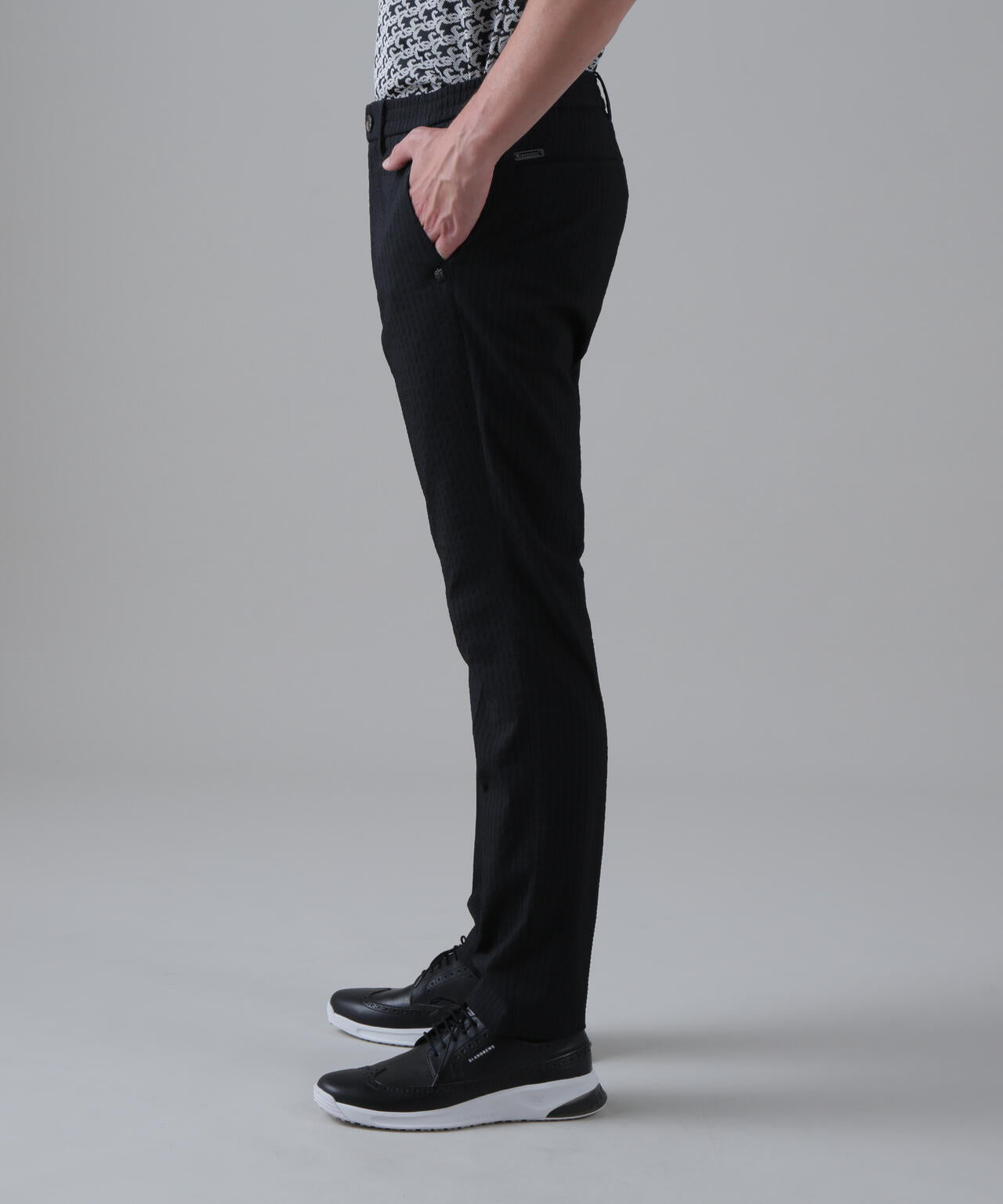 ドットストライプジャカード レギュラーテーパードパンツ (MENS)